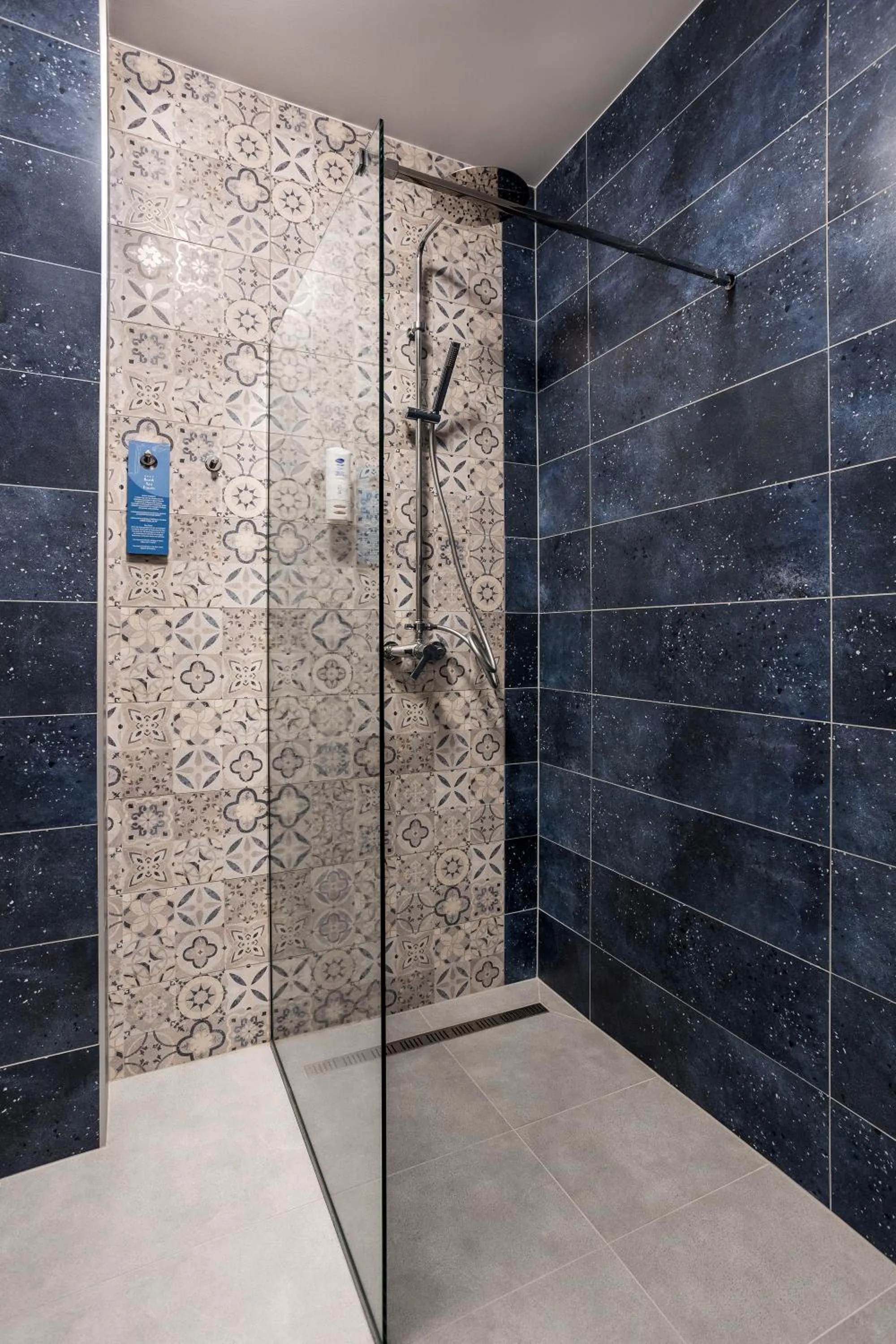 Shower in Ikonik Spa Hotel