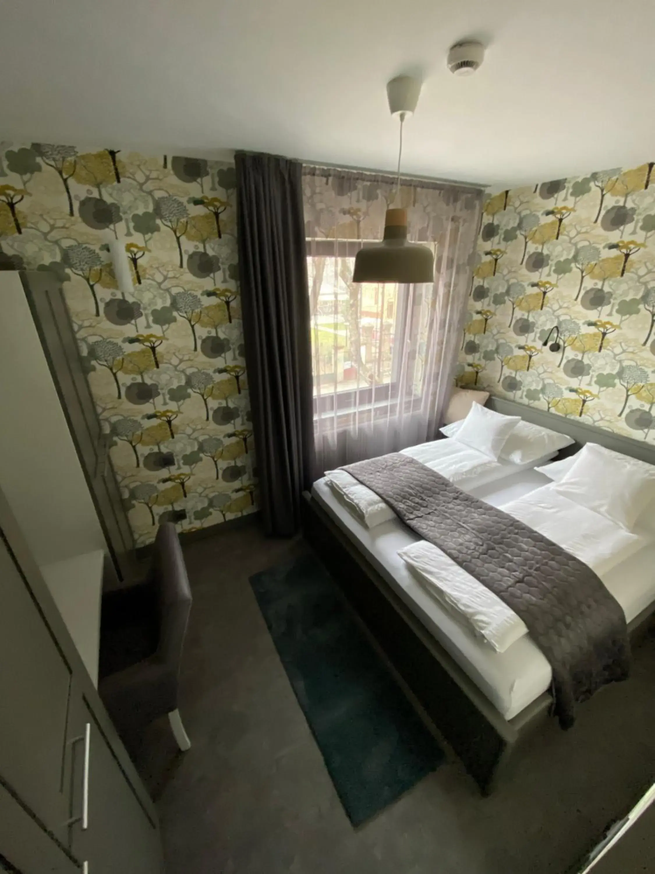 Standard Queen Room - single occupancy in Ikonik Spa Hotel Standard Queen Room - single occupancy in Ikonik Spa Hotel