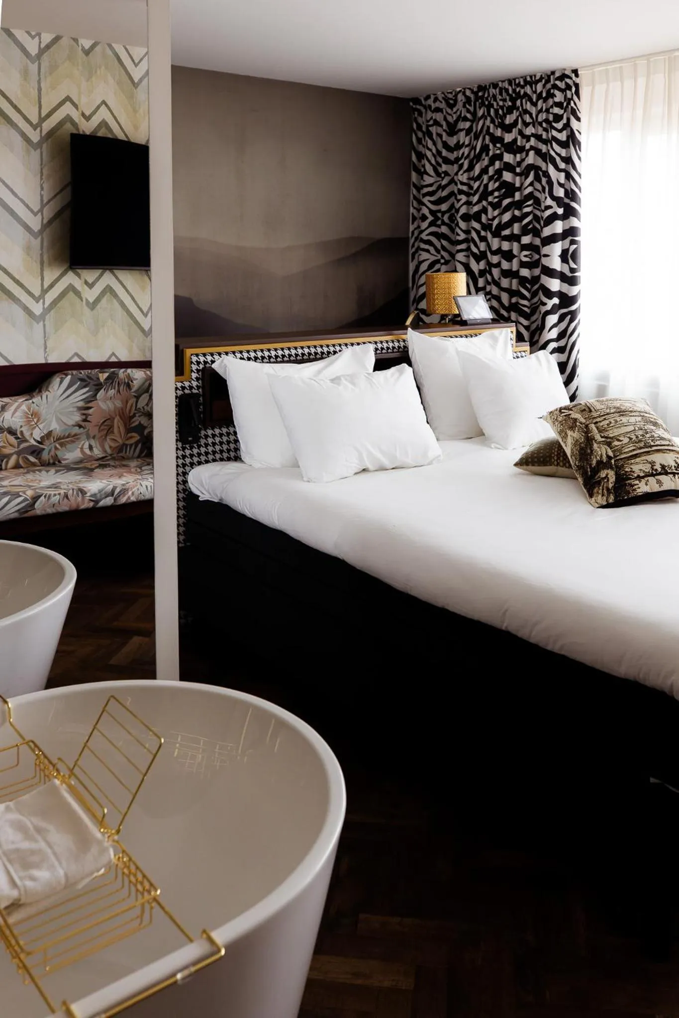 Bedroom, Bed in City Hotel Haarhuis, World Hotels Crafted Collection