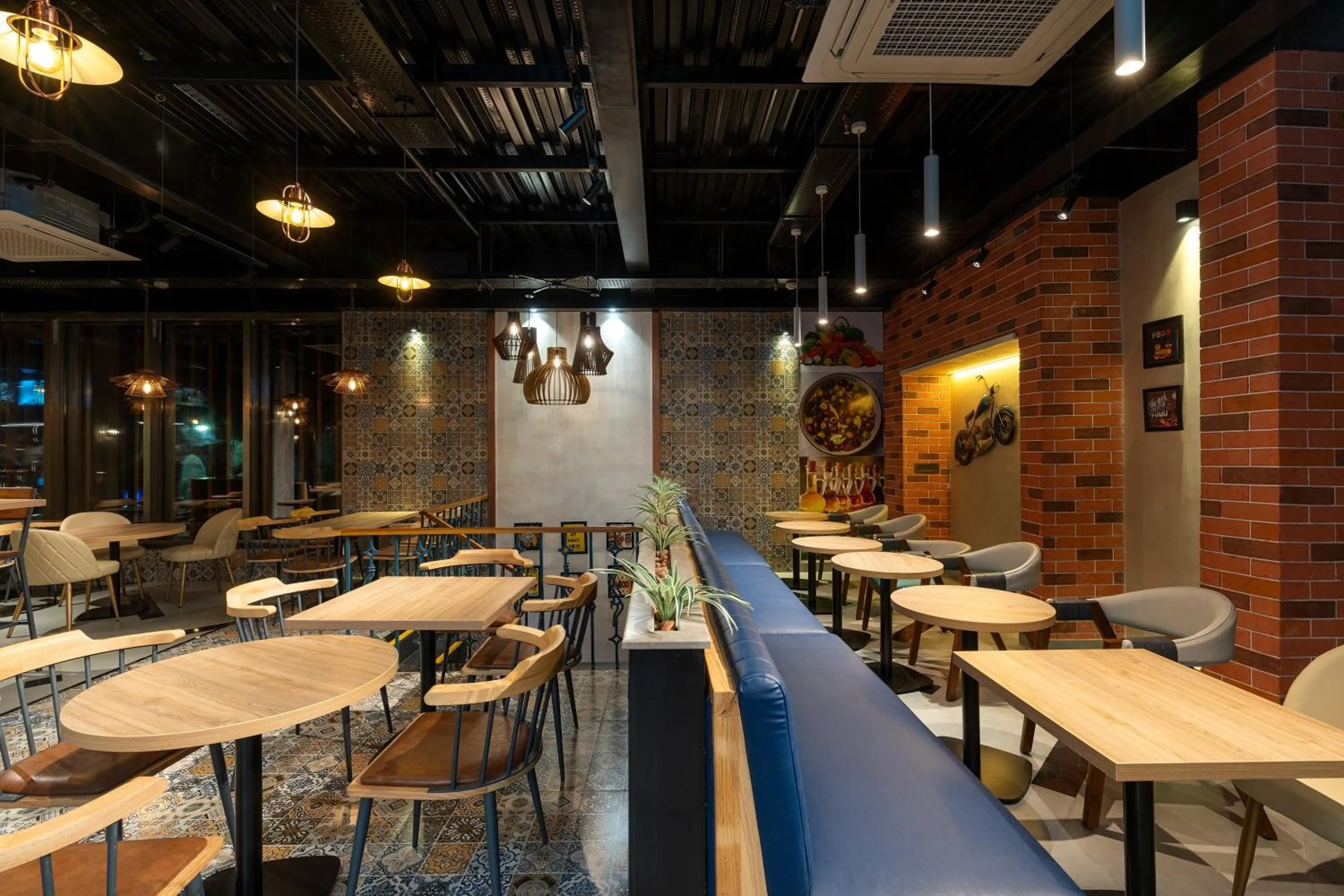 Dining area in Cozzet Victoria Hotel