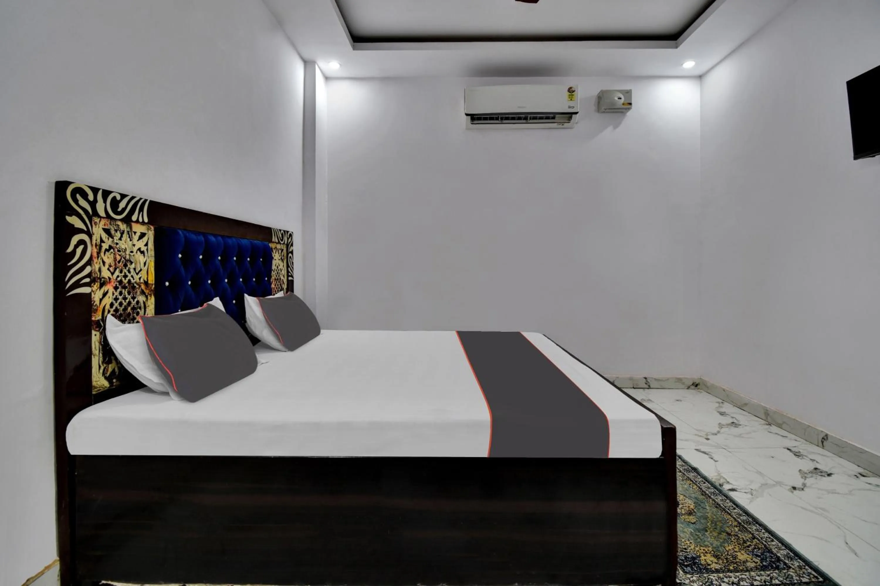 Bedroom, Bed in Hotel O by OYO Royal Paradise