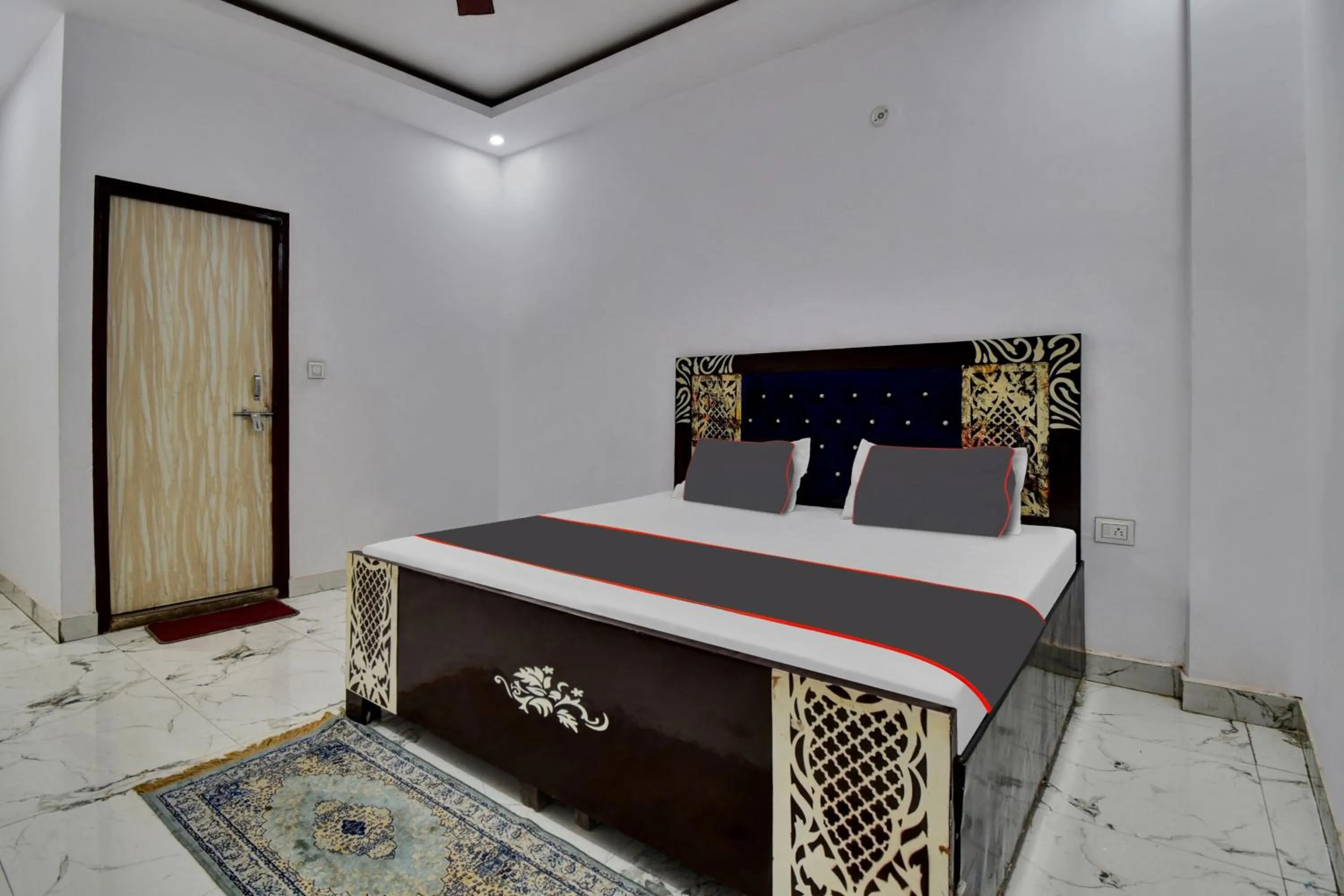 Bedroom in Hotel O by OYO Royal Paradise