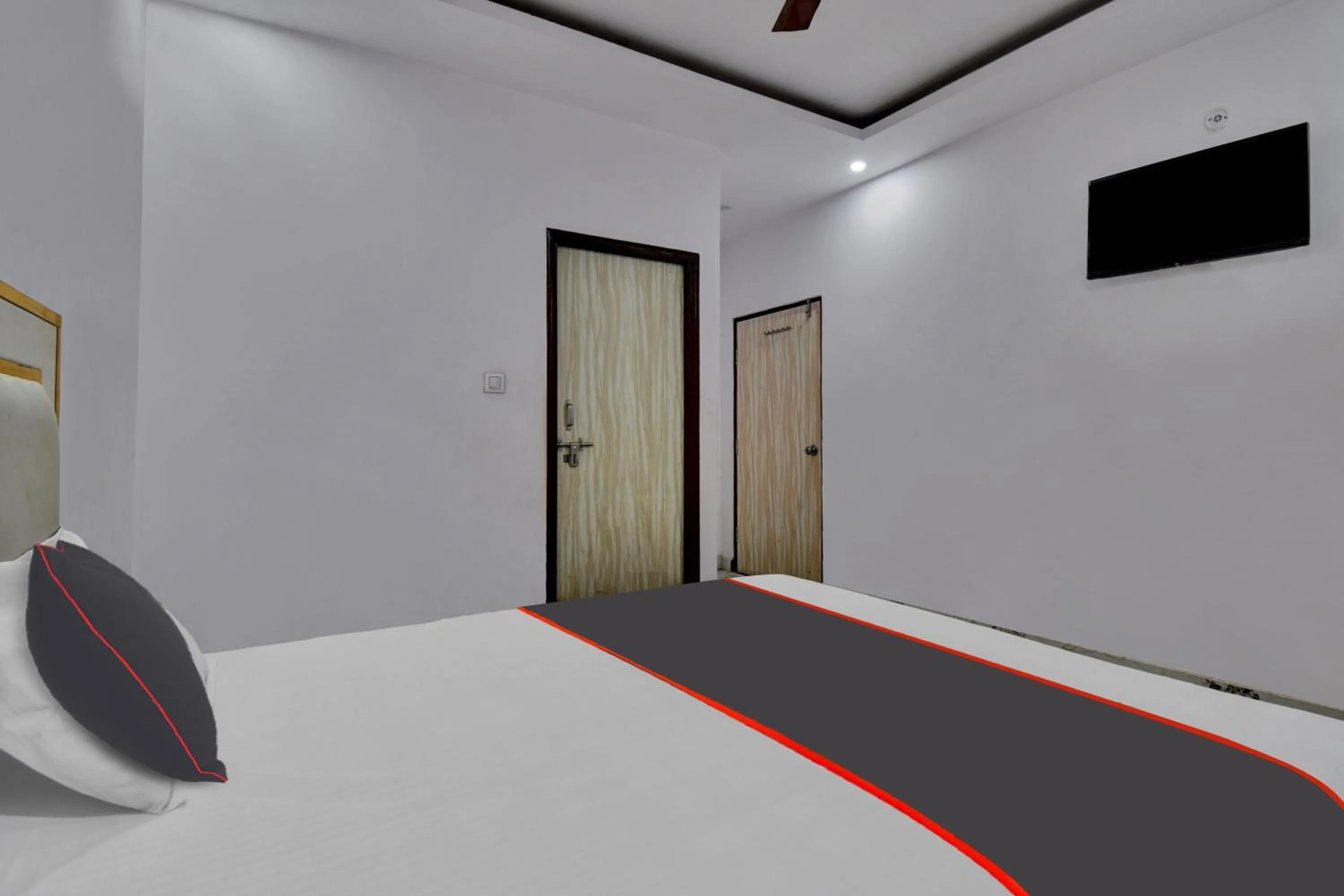 Bedroom in Hotel O by OYO Royal Paradise