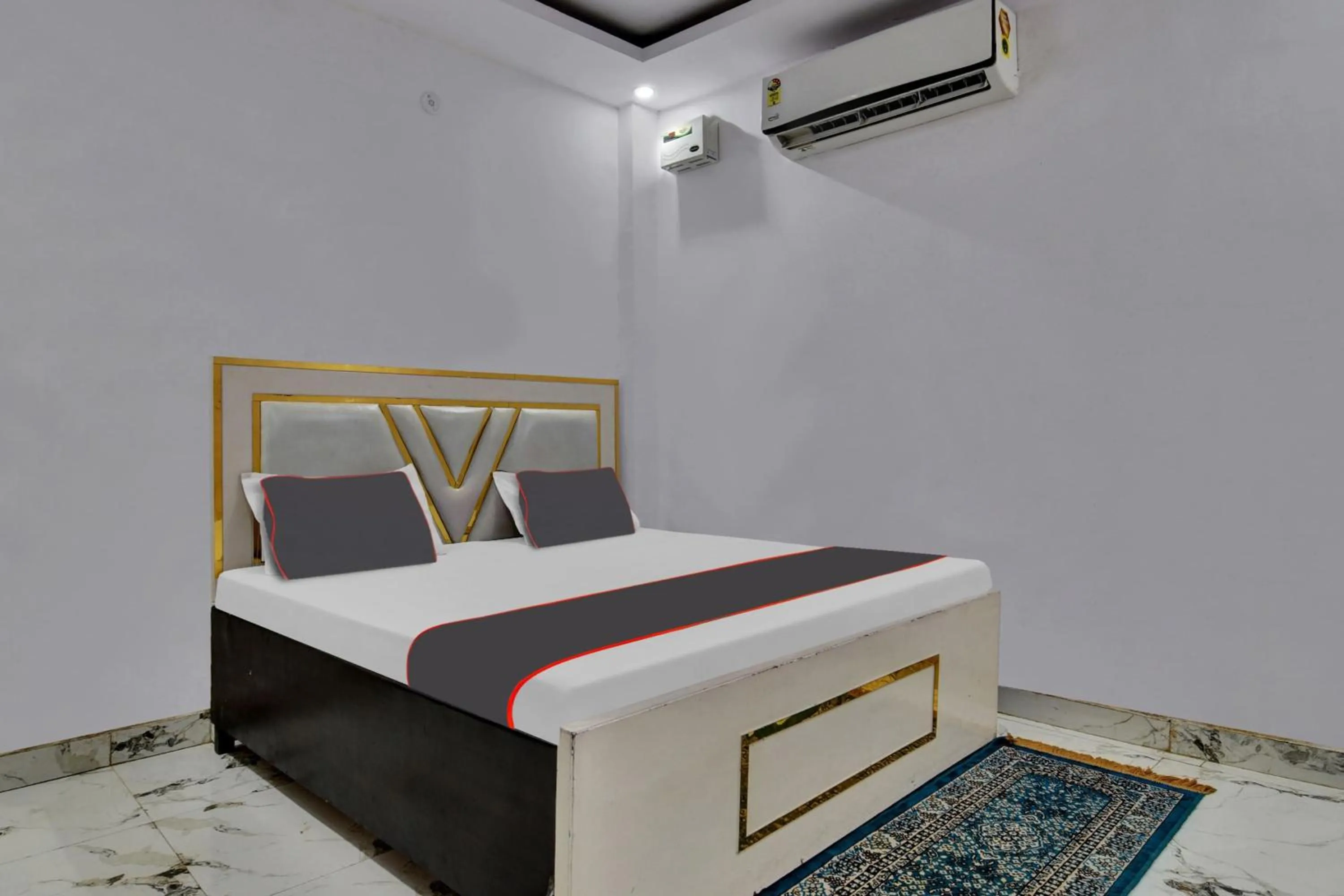 Bedroom in Hotel O by OYO Royal Paradise
