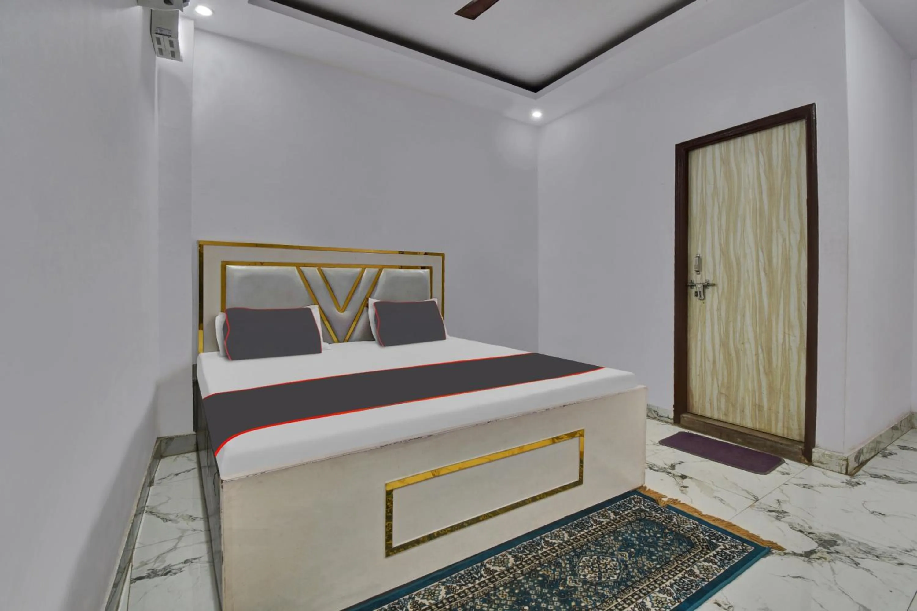Bedroom, Bed in Hotel O by OYO Royal Paradise