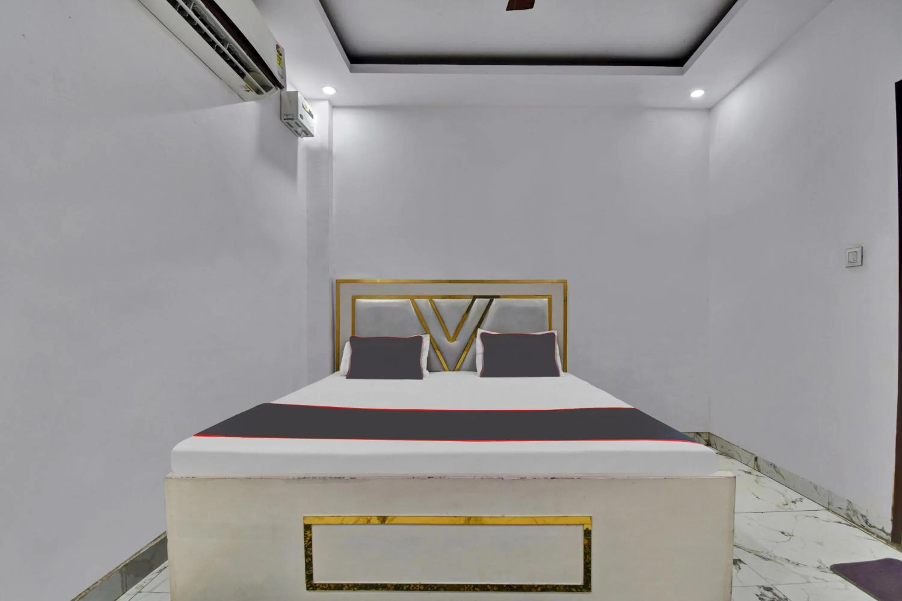 Bedroom, Bed in Hotel O by OYO Royal Paradise