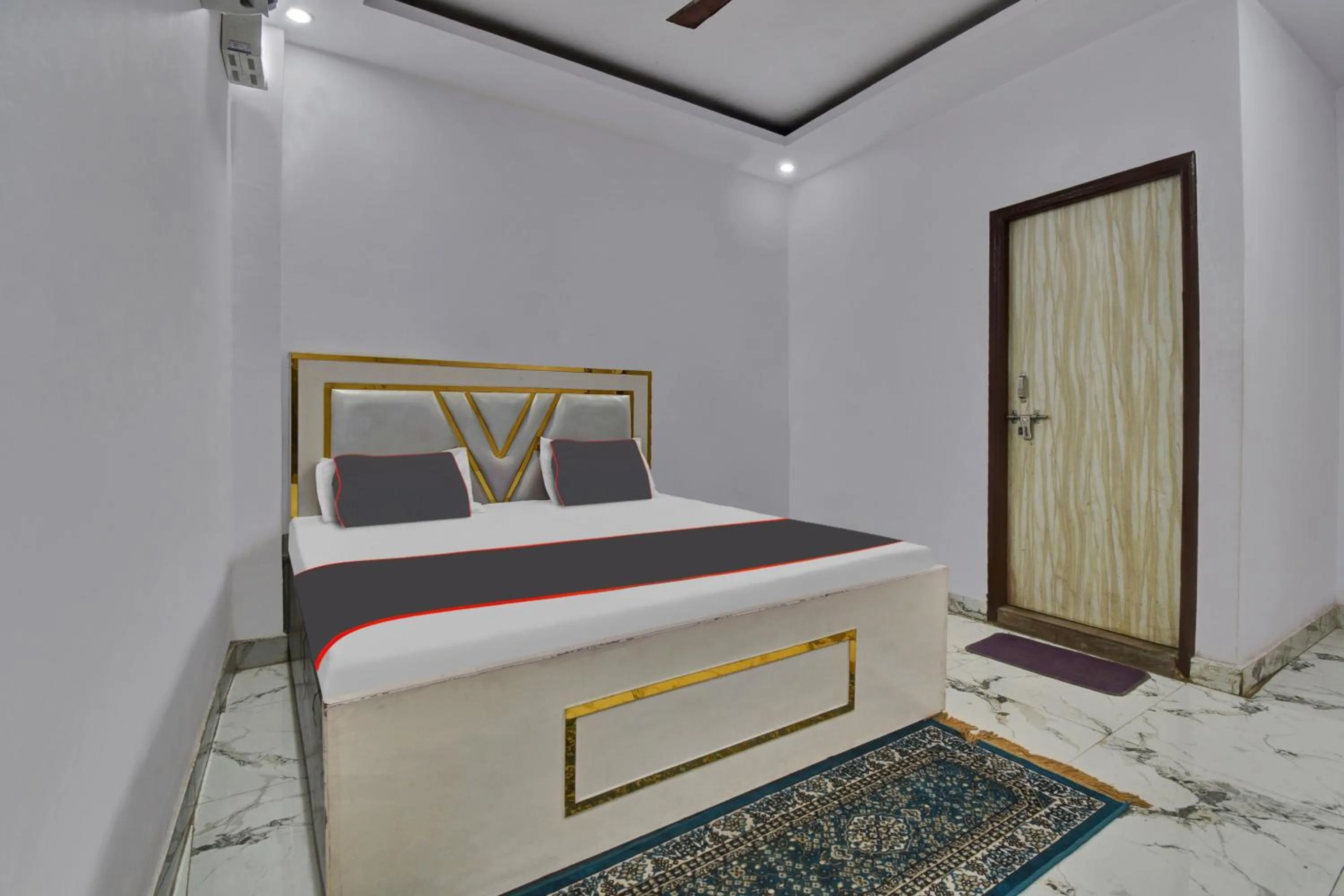 Bedroom, Bed in Hotel O by OYO Royal Paradise
