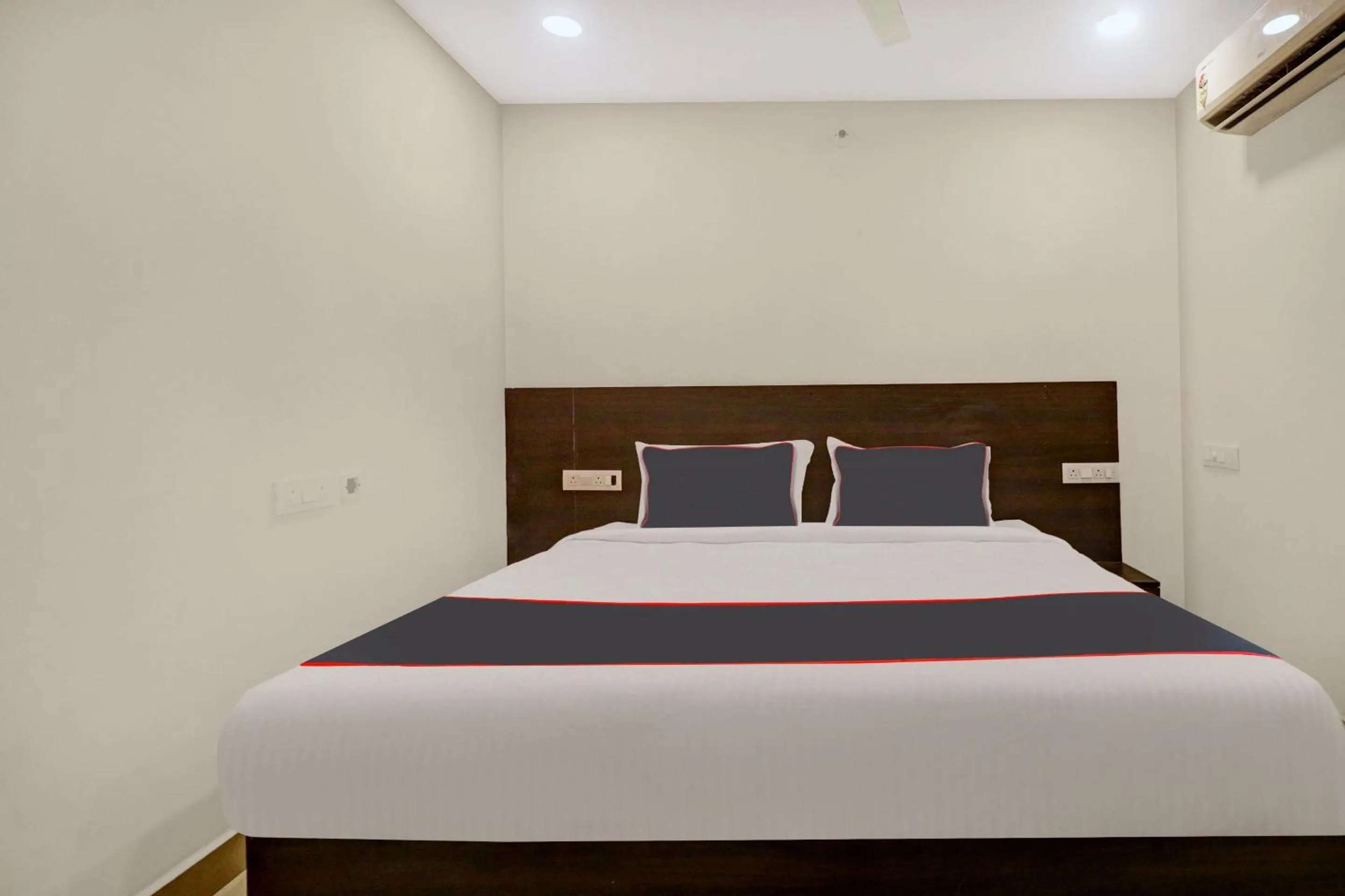 Bedroom, Bed in Super Collection O Pnr International Mehdipatnam