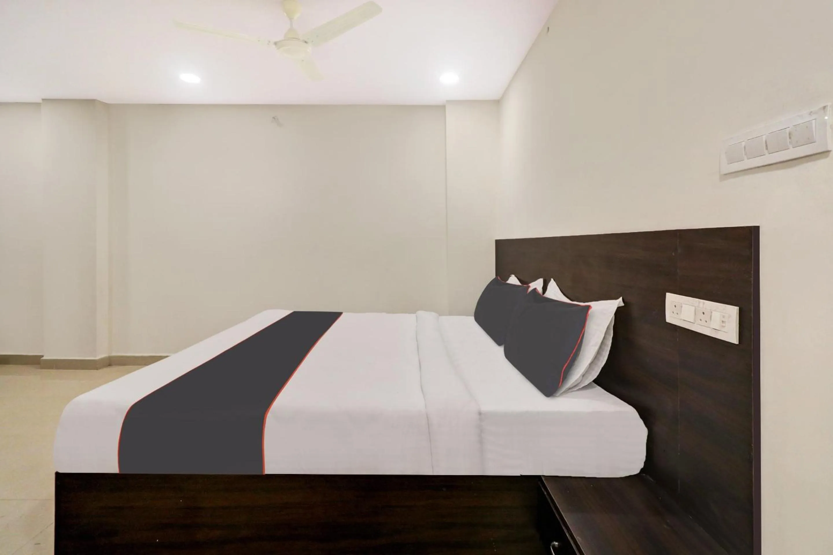Bedroom, Bed in Super Collection O Pnr International Mehdipatnam