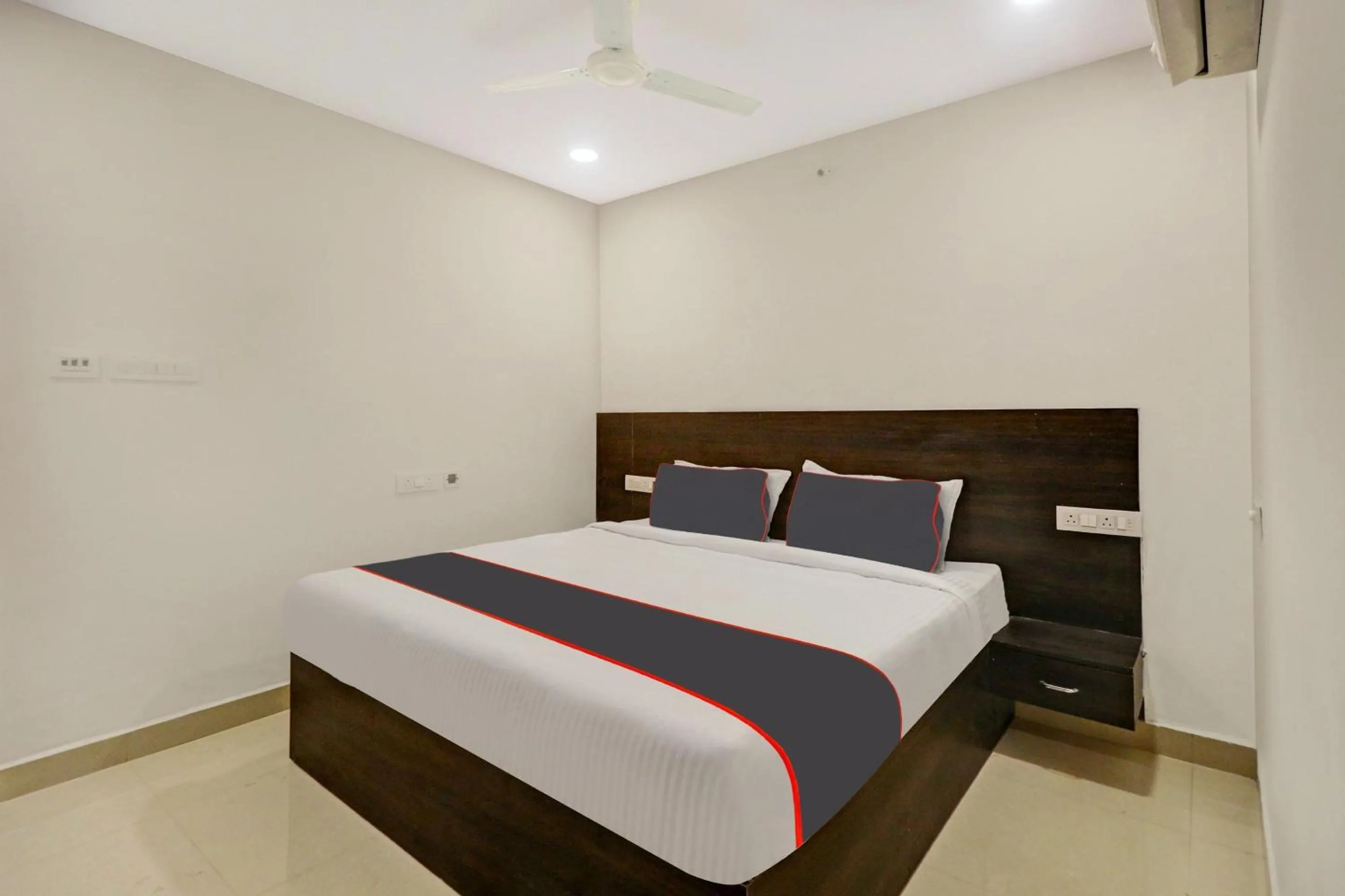 Bedroom, Bed in Super Collection O Pnr International Mehdipatnam