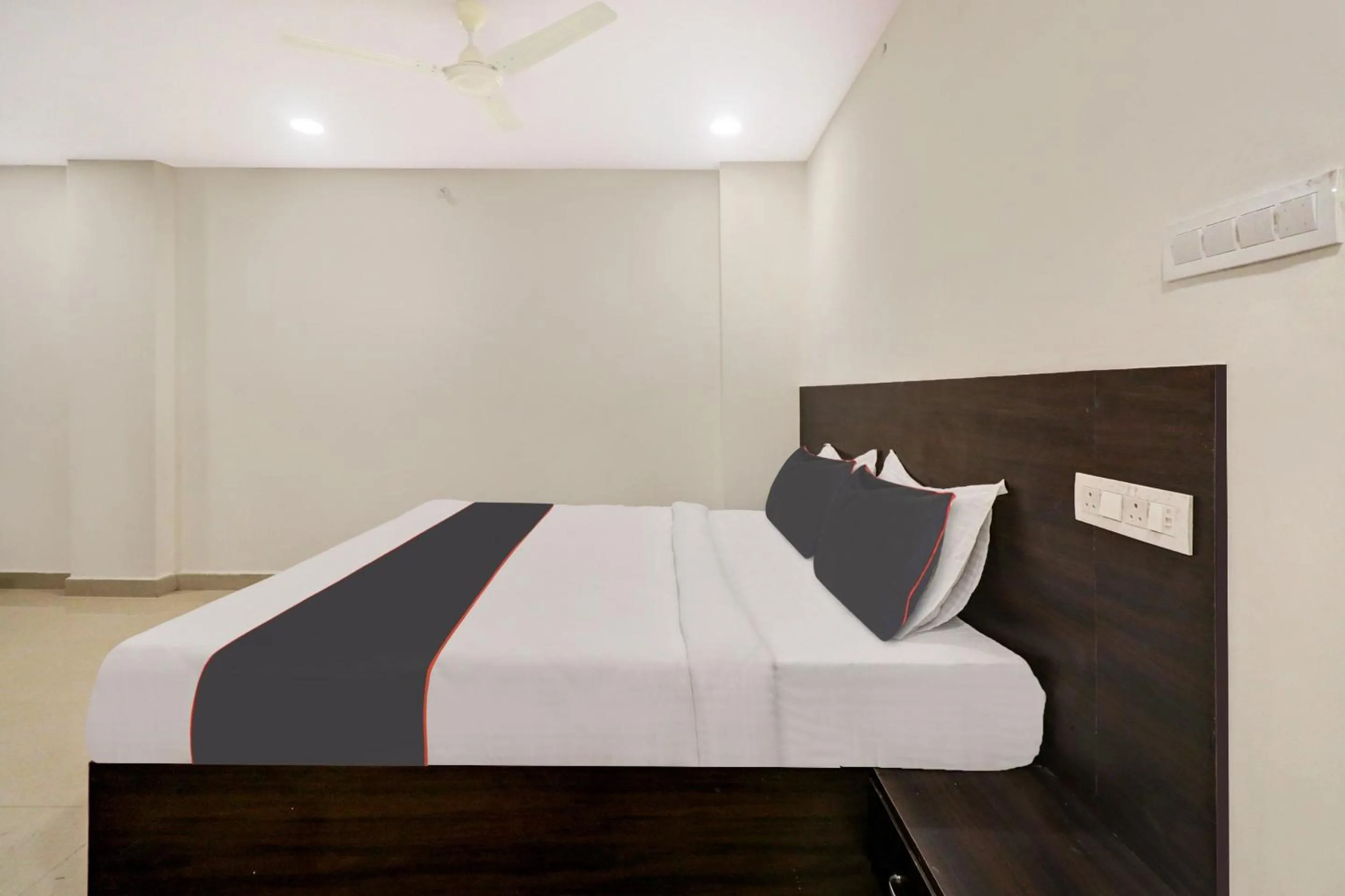 Bedroom, Bed in Super Collection O Pnr International Mehdipatnam