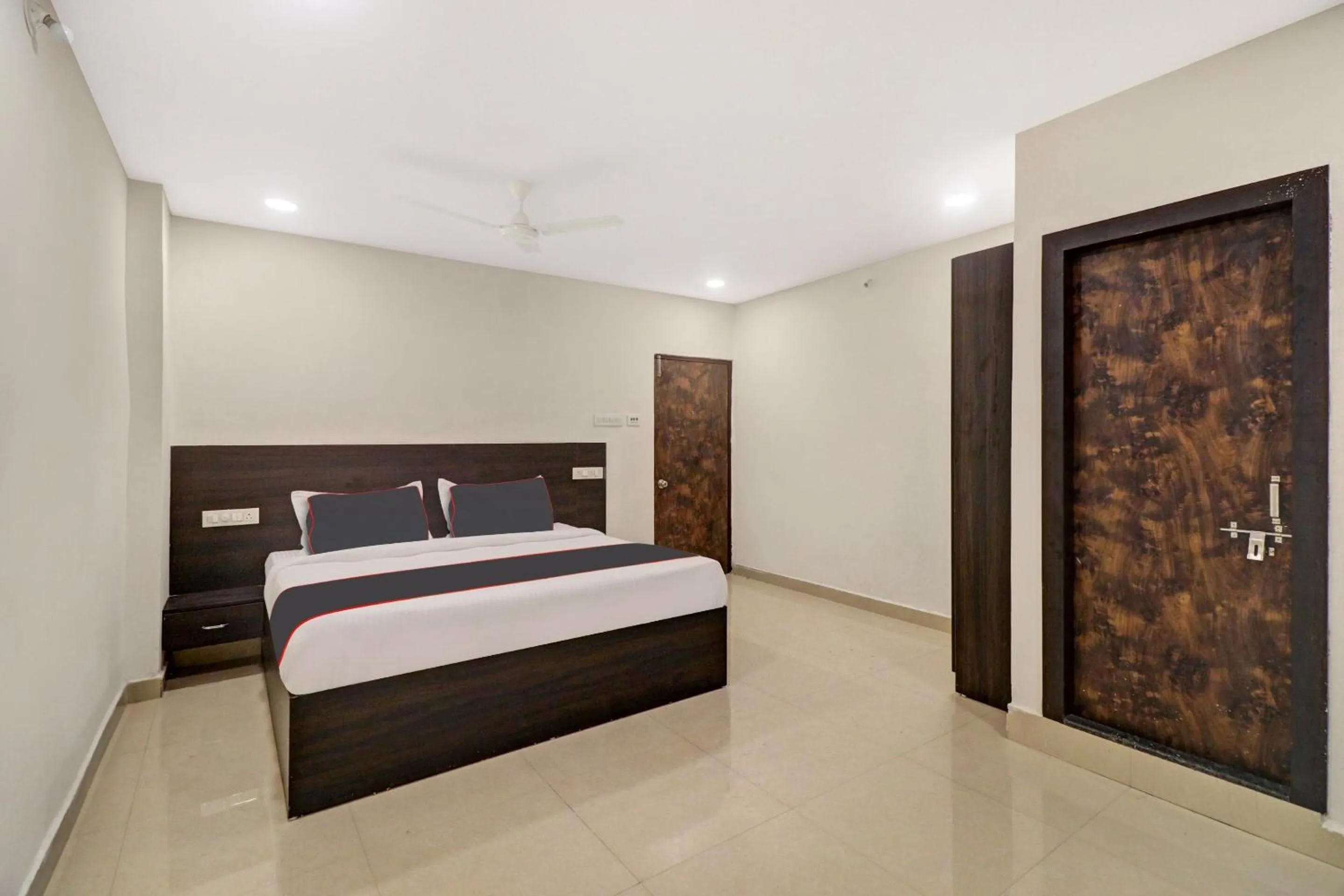 Bedroom, Bed in Super Collection O Pnr International Mehdipatnam