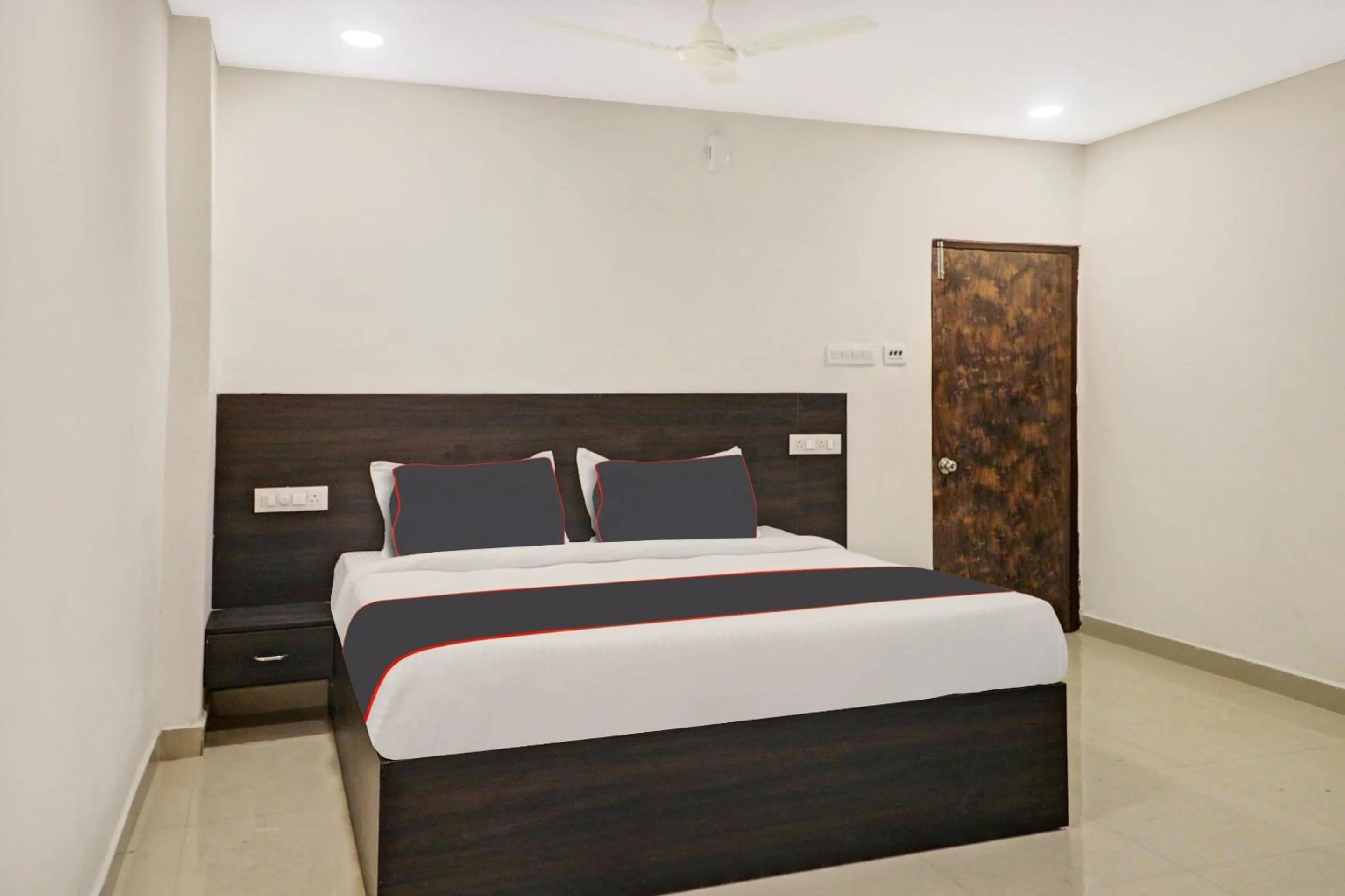 Bedroom, Bed in Super Collection O Pnr International Mehdipatnam