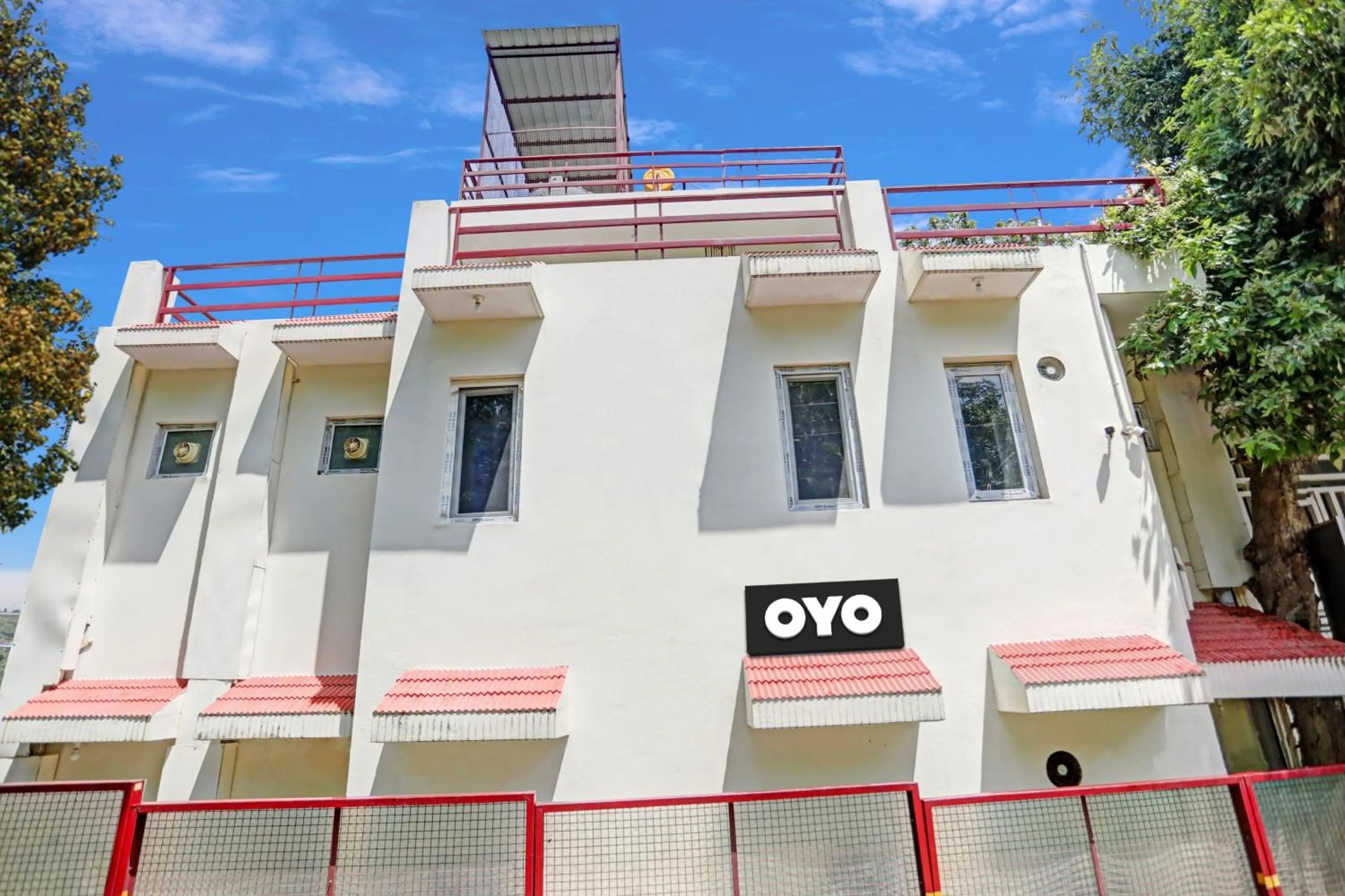Facade/entrance in Hotel O by OYO Serene Escape
