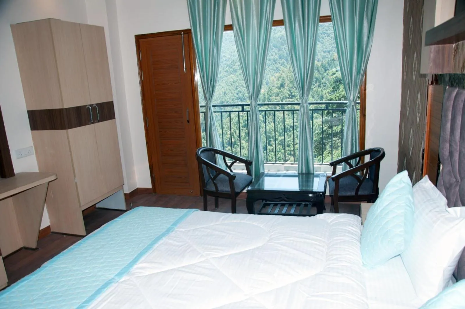 Bedroom, Bed in Summer Hill Resort