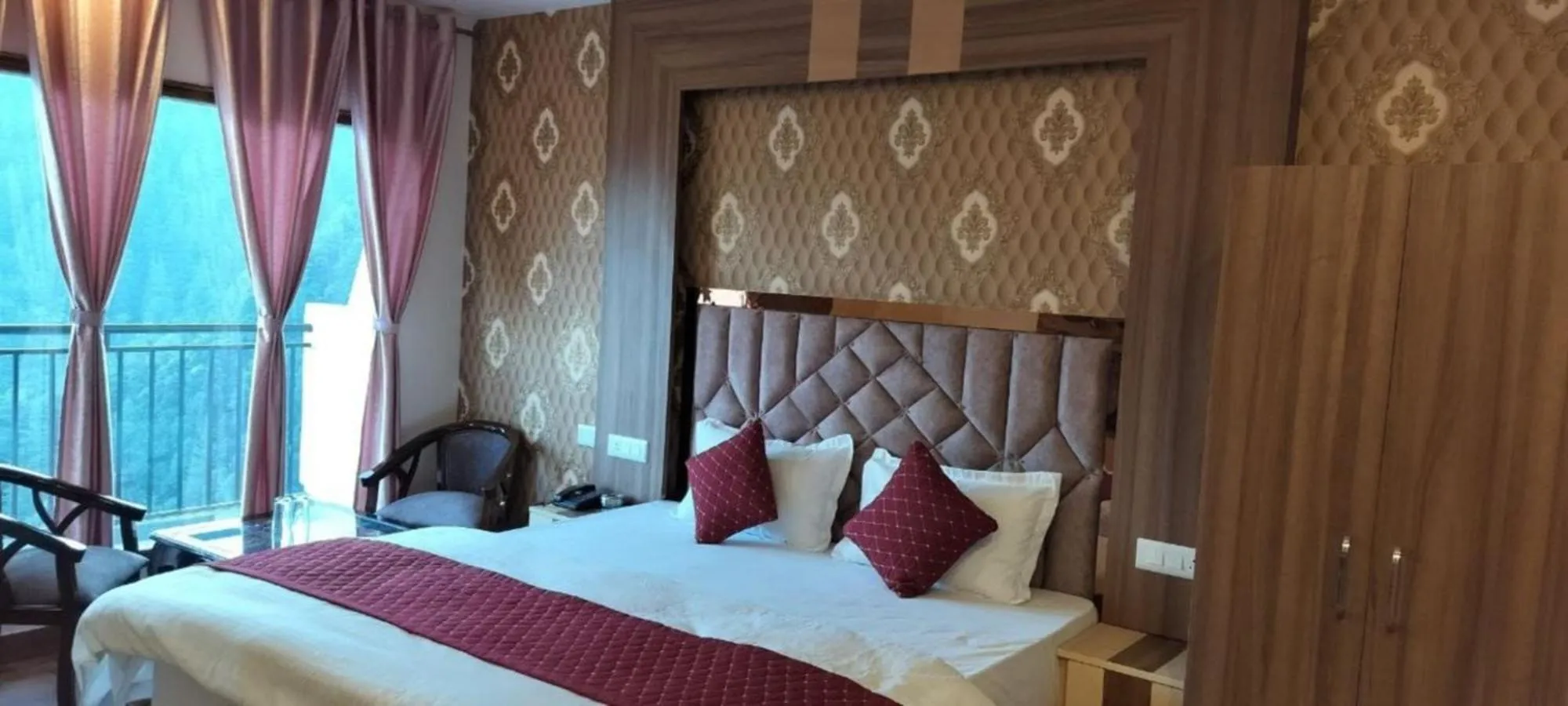 Bedroom, Bed in Summer Hill Resort