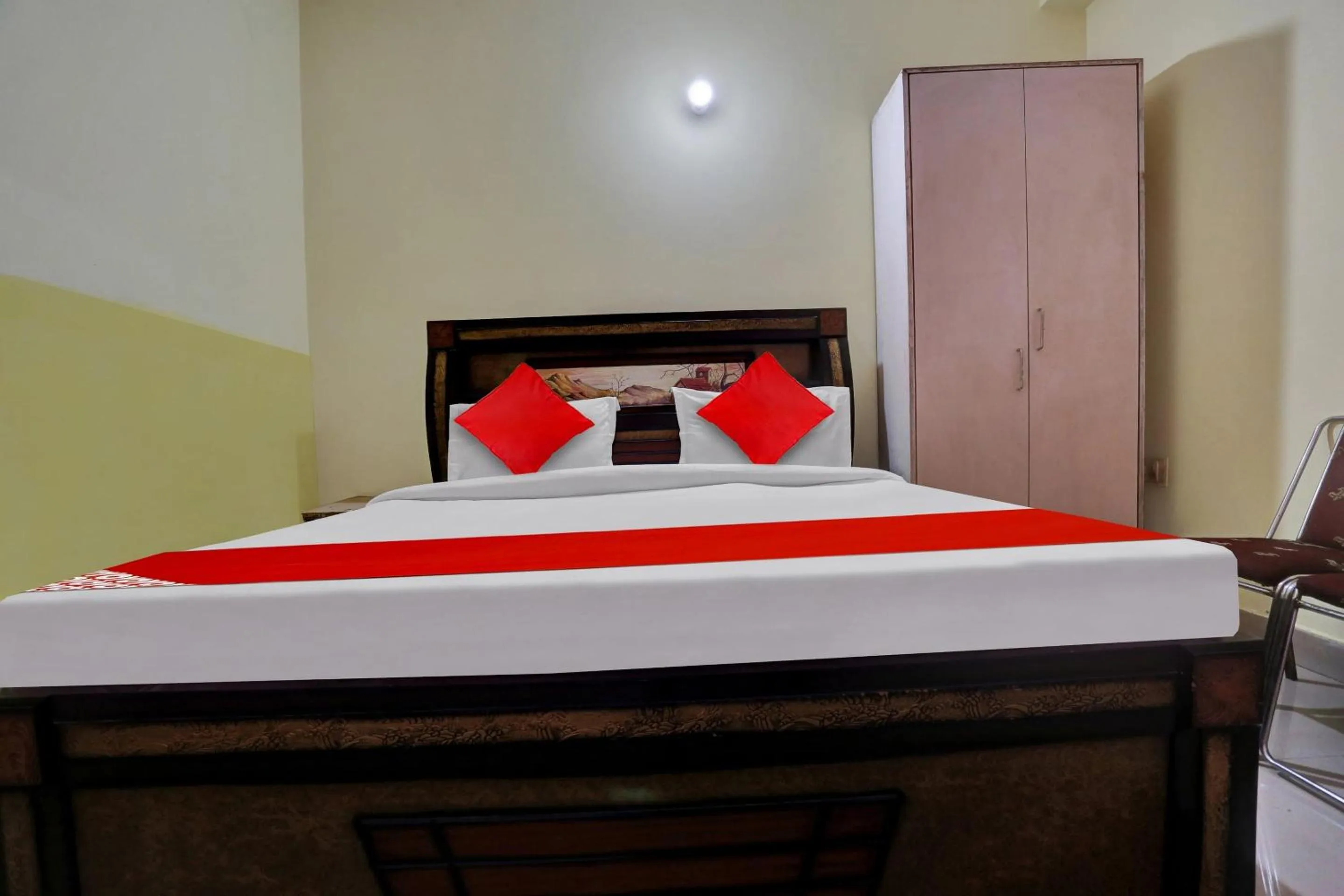Bedroom in Hotel O Abhishek Residency