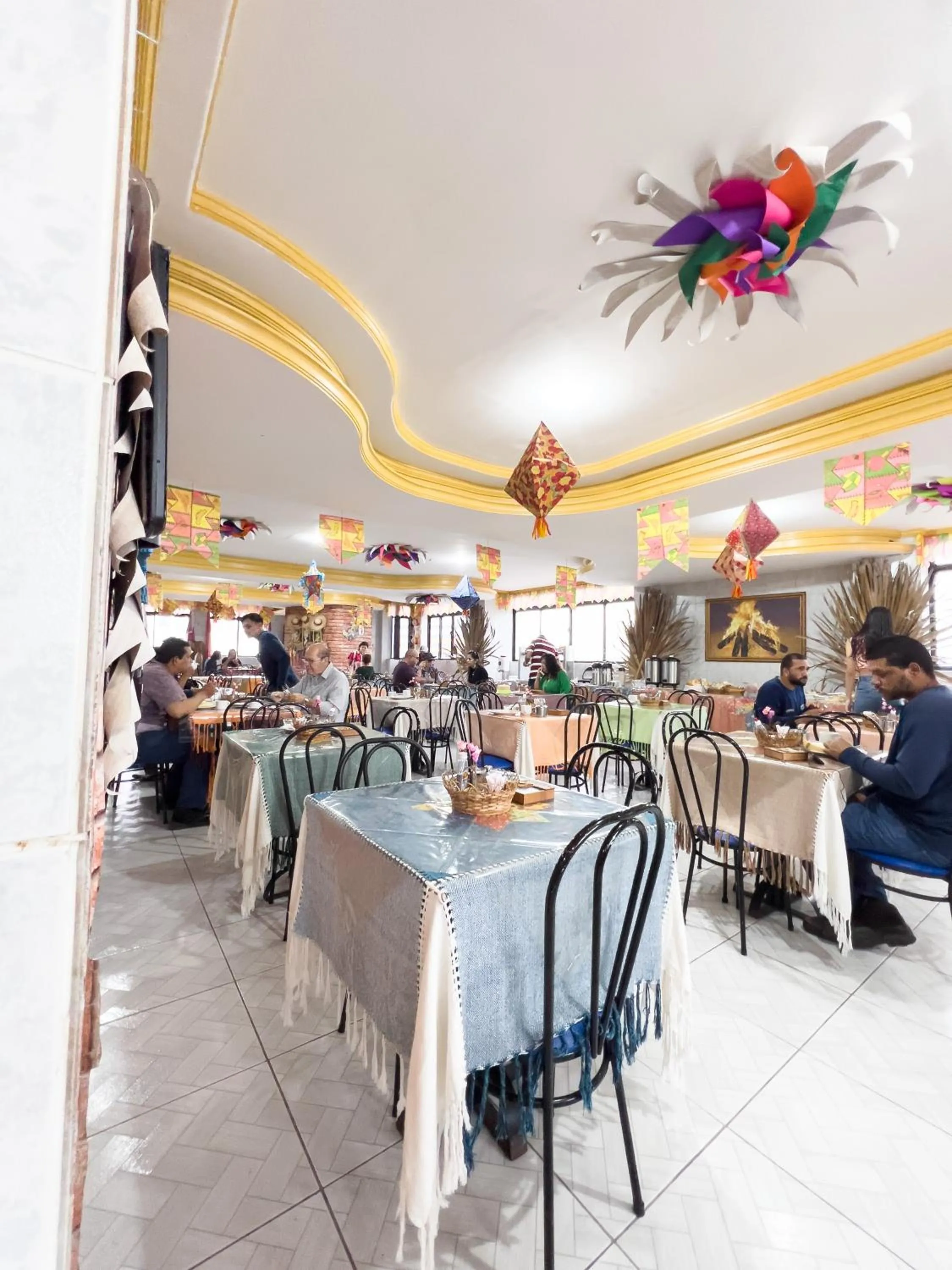 Restaurant/places to eat in Central Hotel