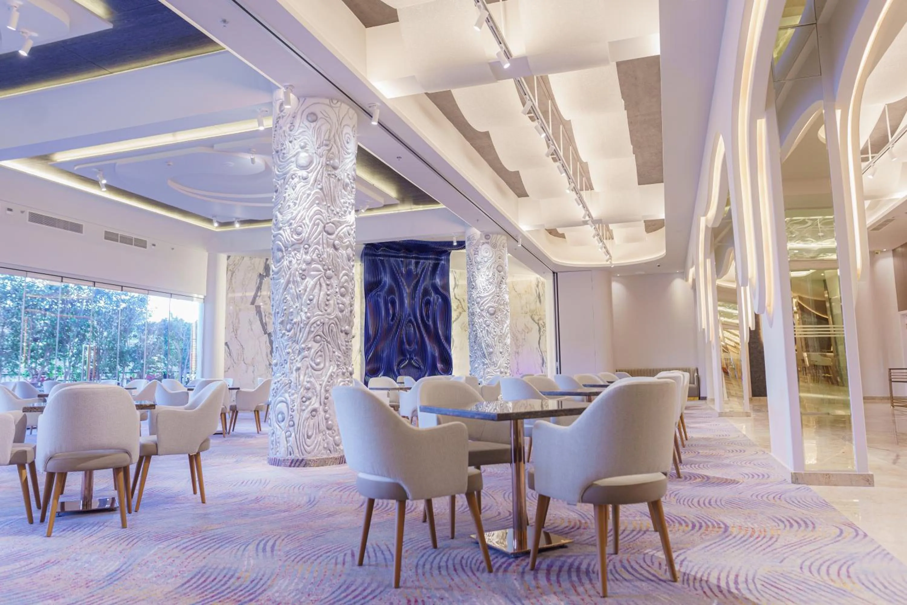 Restaurant/places to eat in Crowne Plaza Alexandria Mirage by IHG