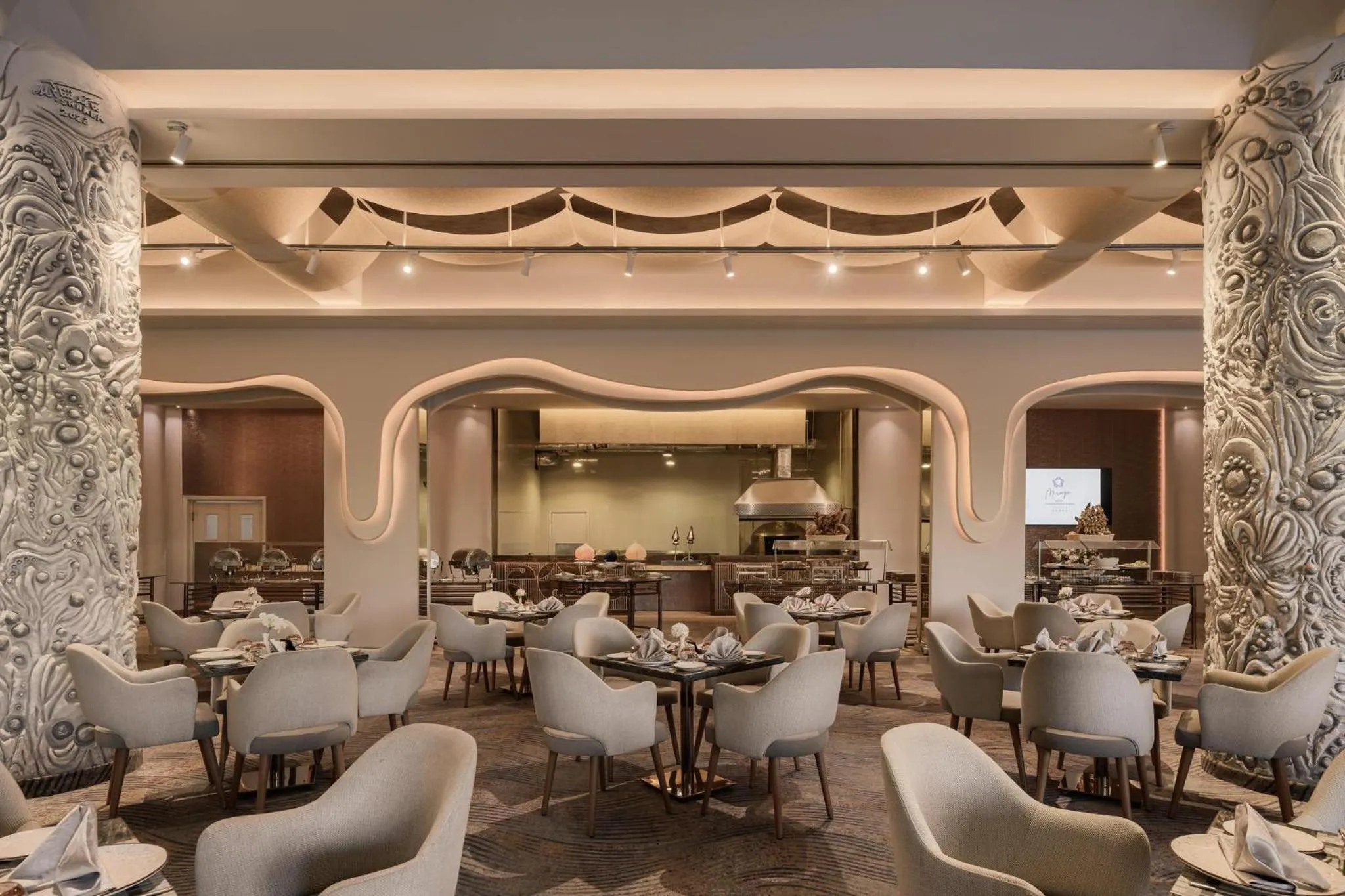 Restaurant/places to eat in Crowne Plaza Alexandria Mirage by IHG