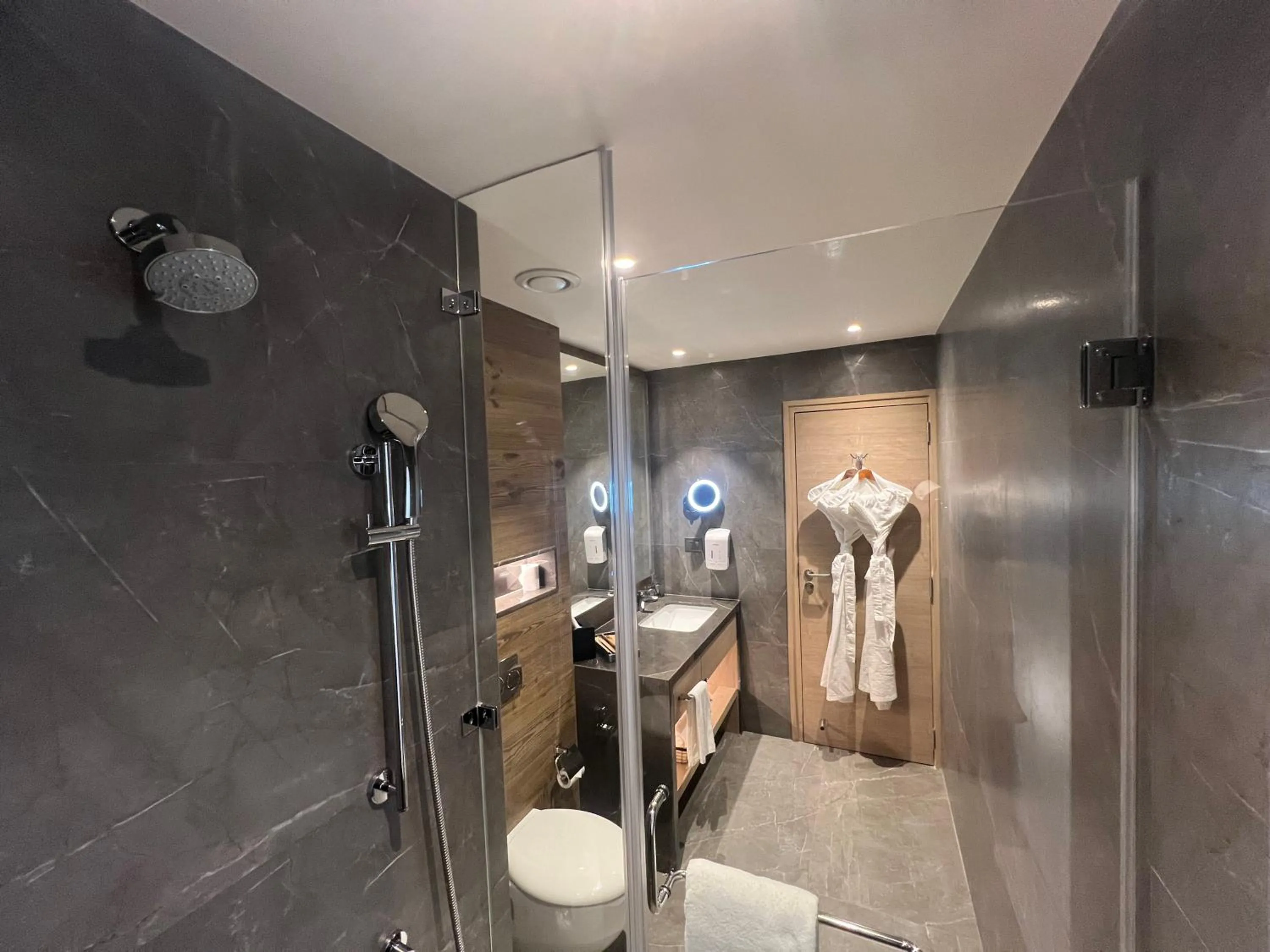 Bathroom in O by Tamara Coimbatore