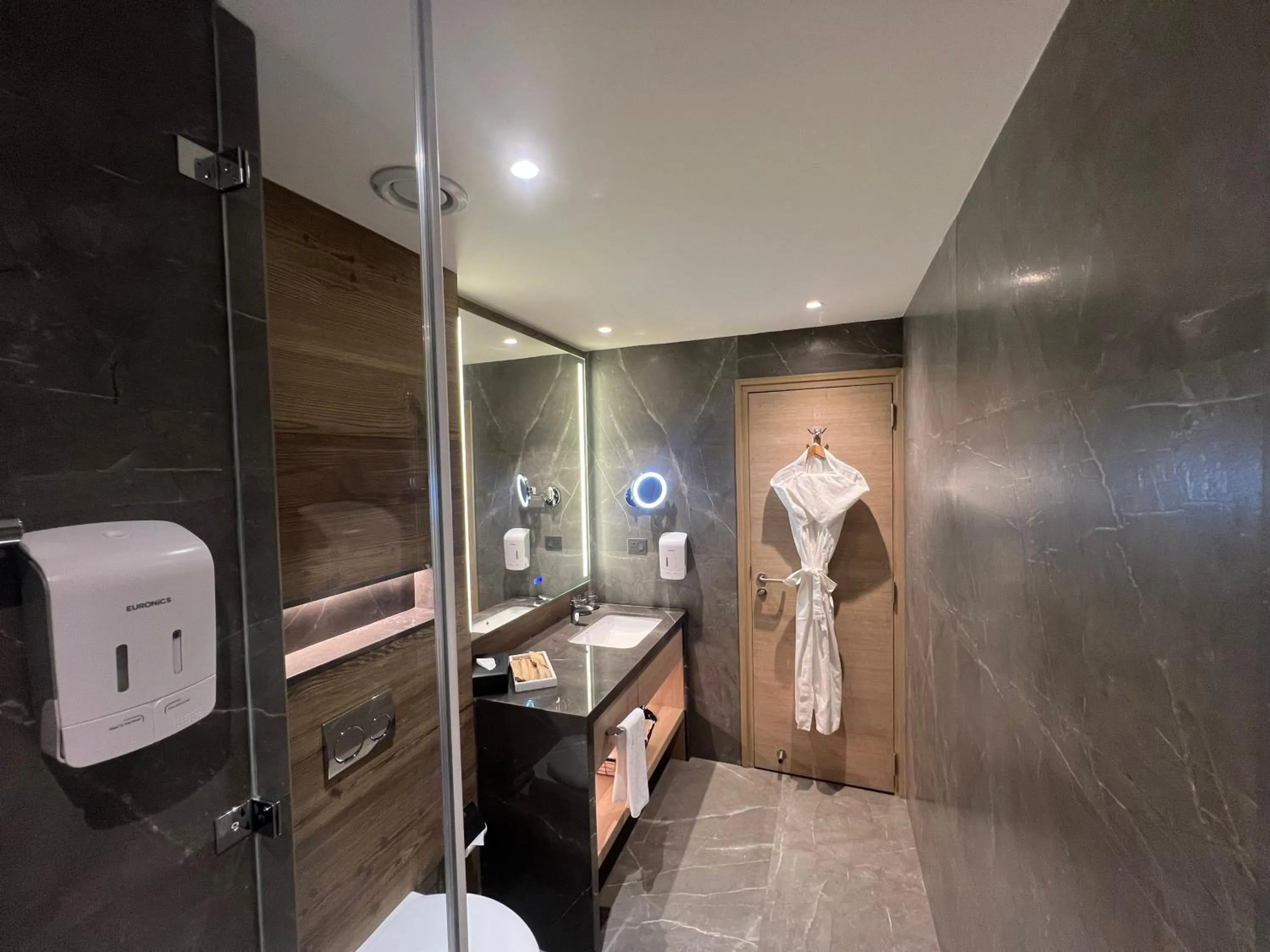 Bathroom in O by Tamara Coimbatore