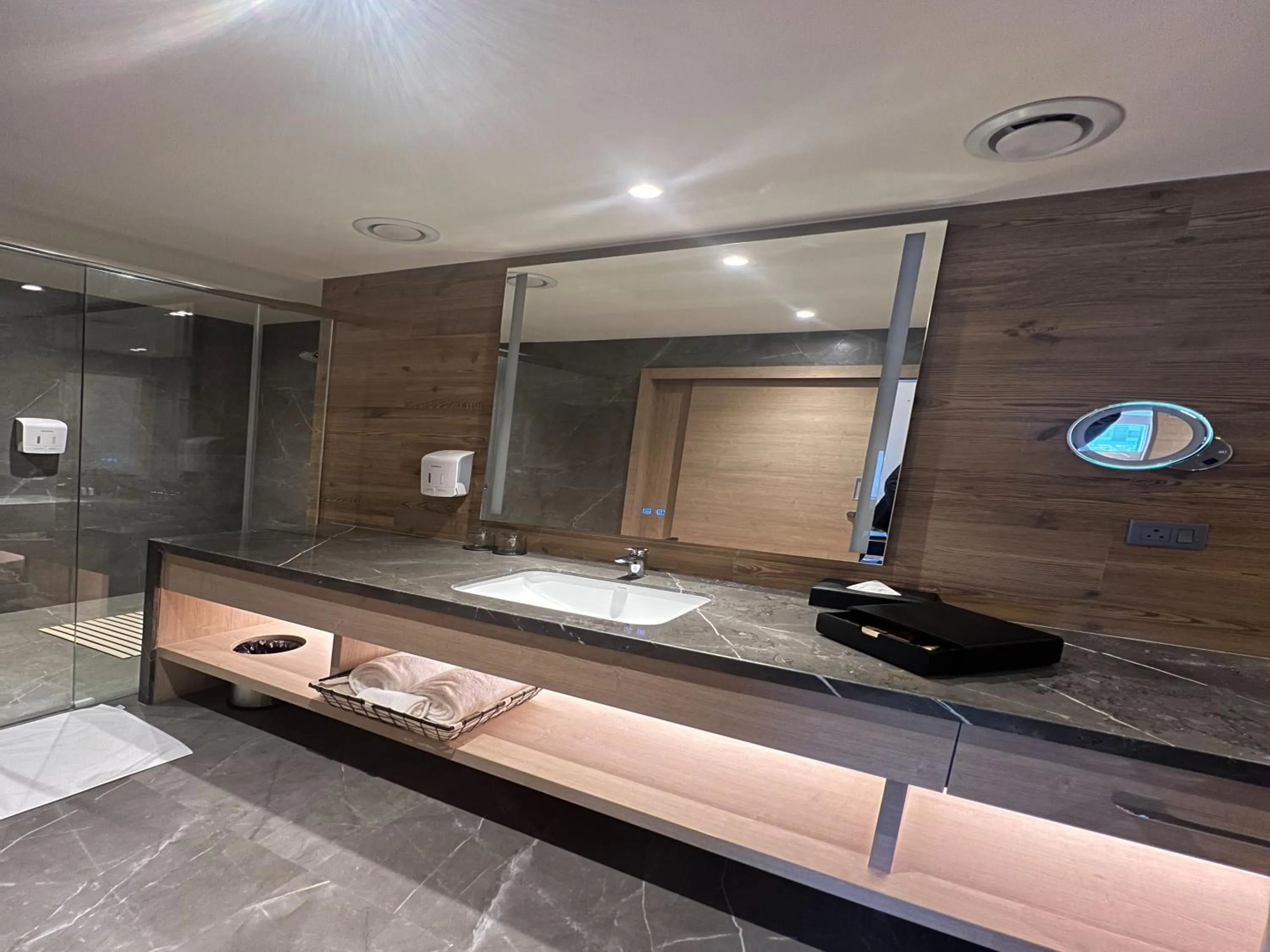 Bathroom in O by Tamara Coimbatore