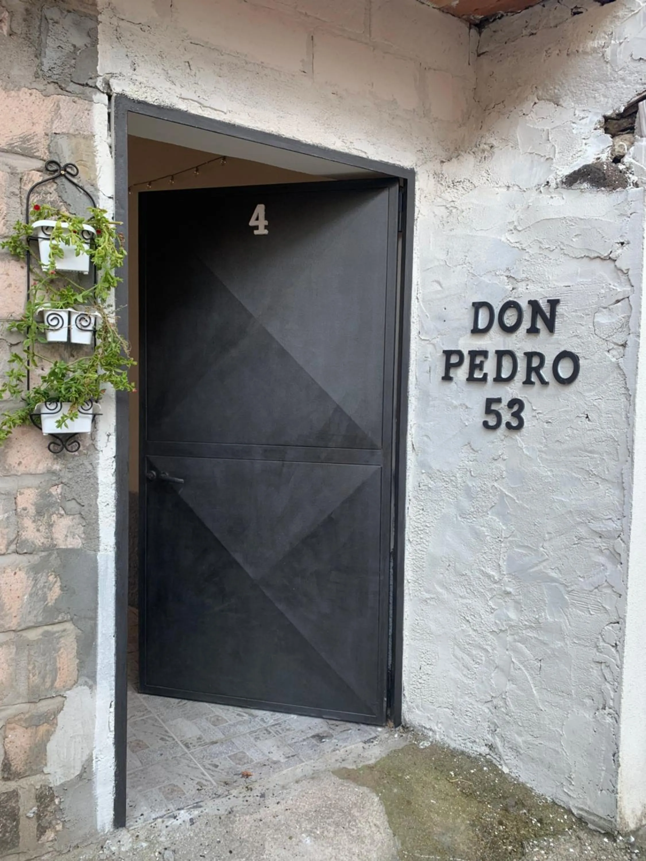 Facade/entrance in Don Pedro 53