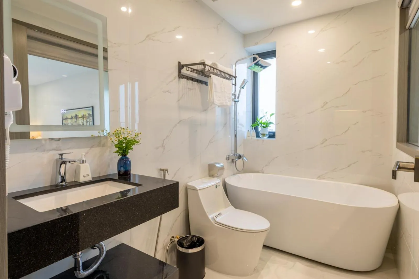 Shower in The Home Hotel & Apartment