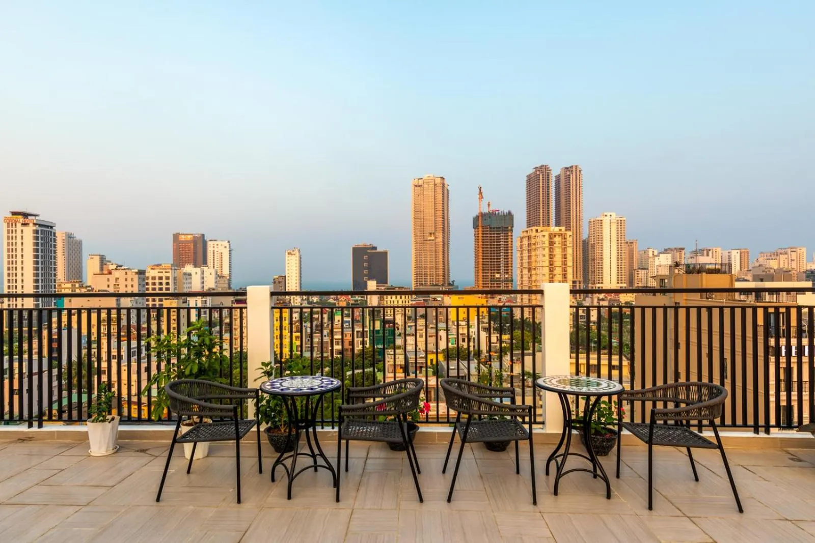 Property building in The Home Hotel & Apartment