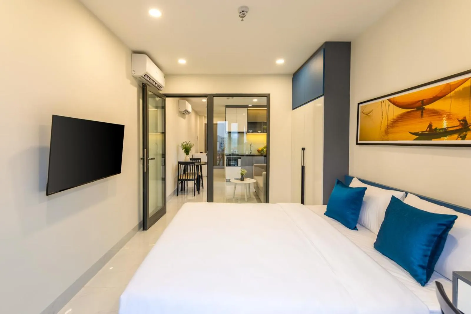 Bedroom, Bed in The Home Hotel & Apartment