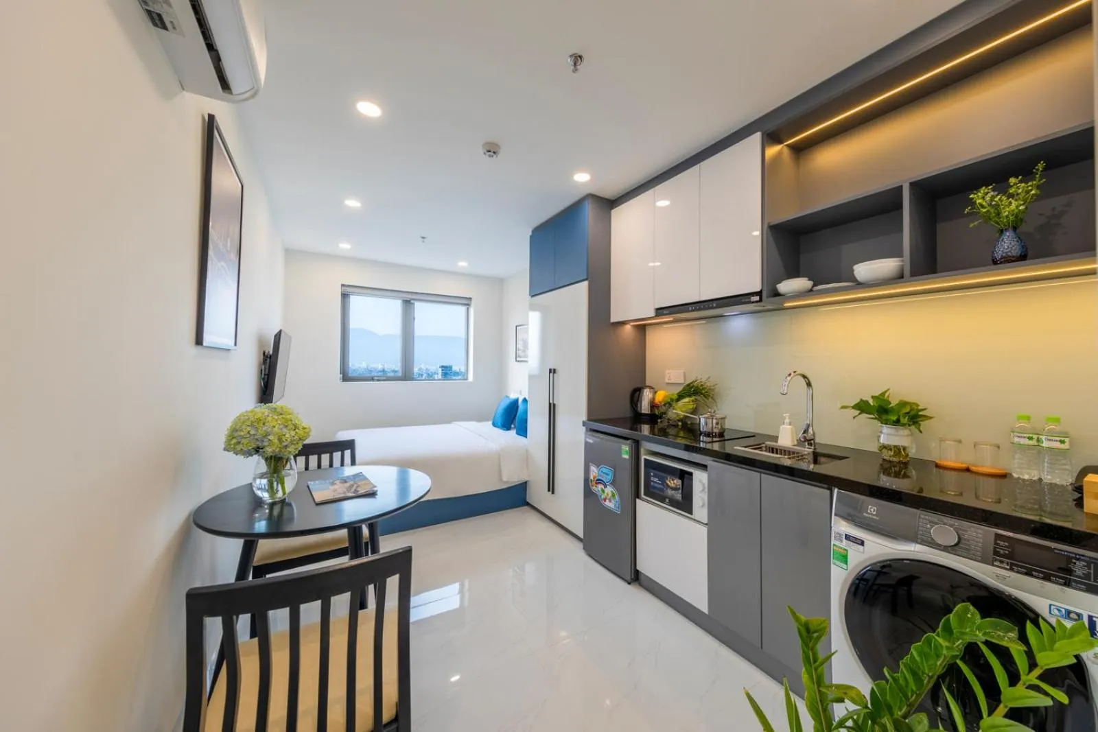Kitchen or kitchenette in The Home Hotel & Apartment