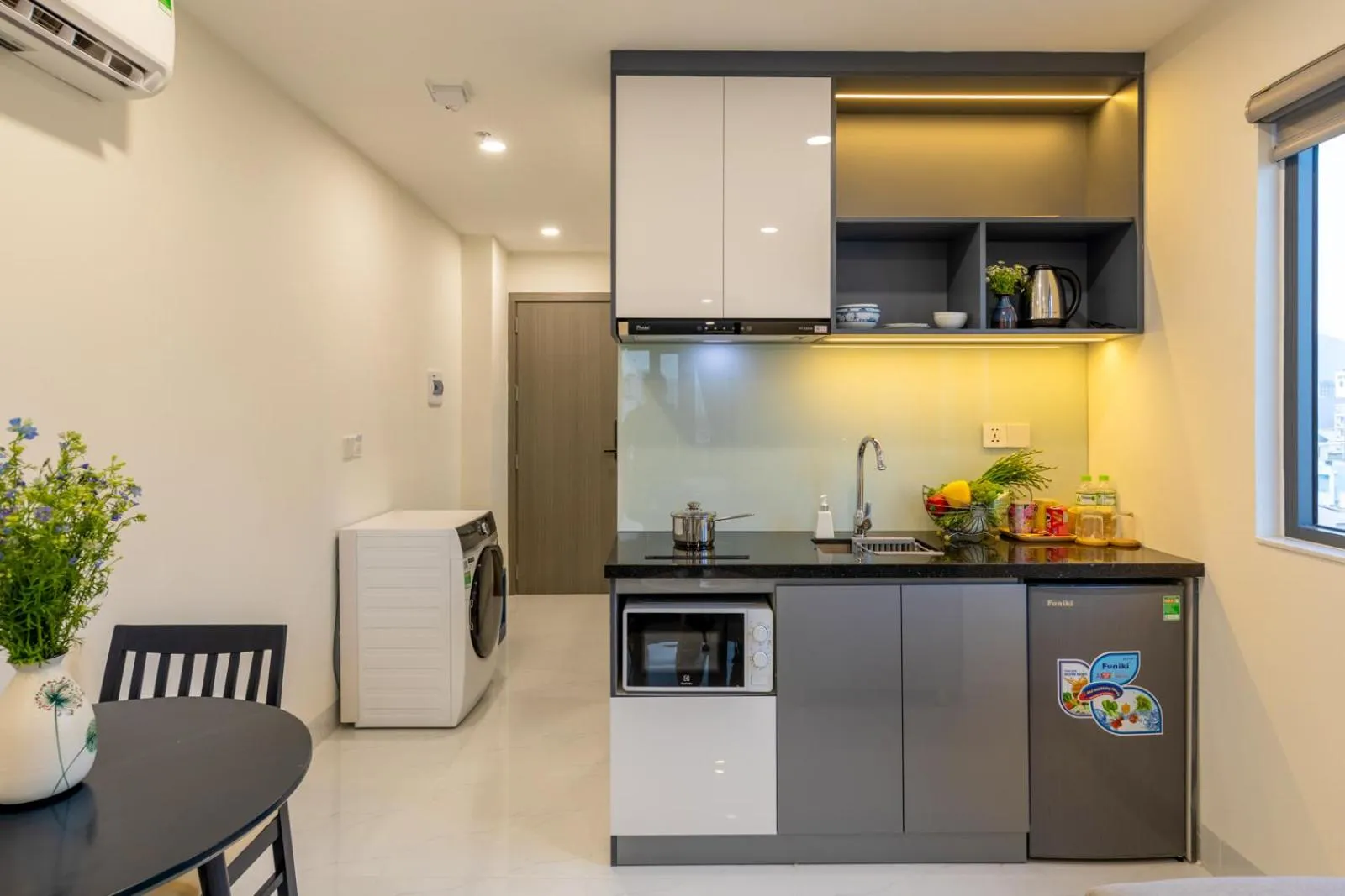Kitchen or kitchenette in The Home Hotel & Apartment