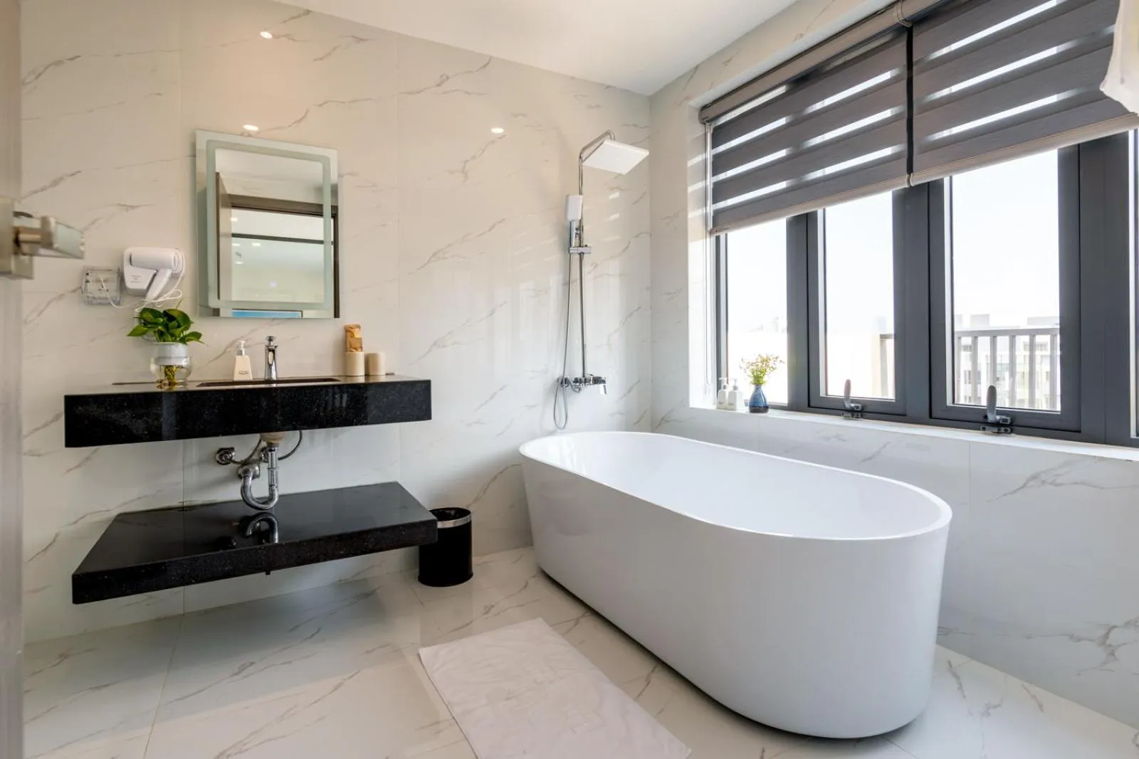 Bathroom in The Home Hotel & Apartment