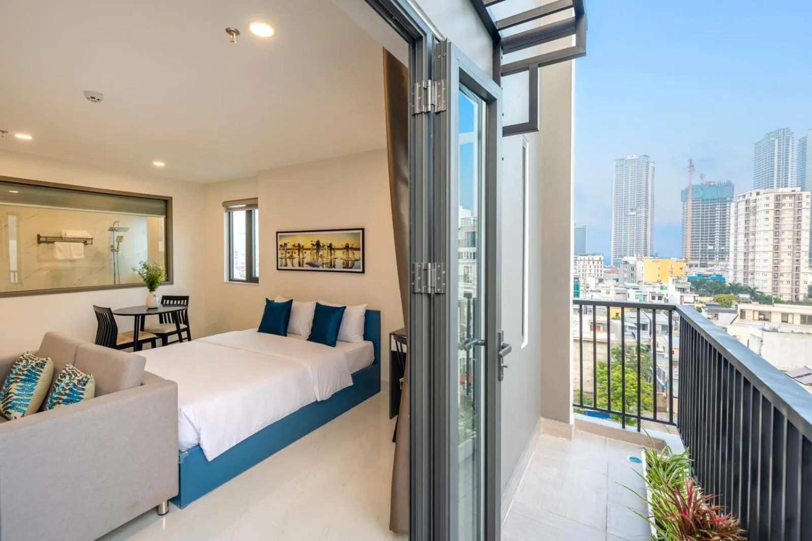 Balcony/Terrace, Bed in The Home Hotel & Apartment