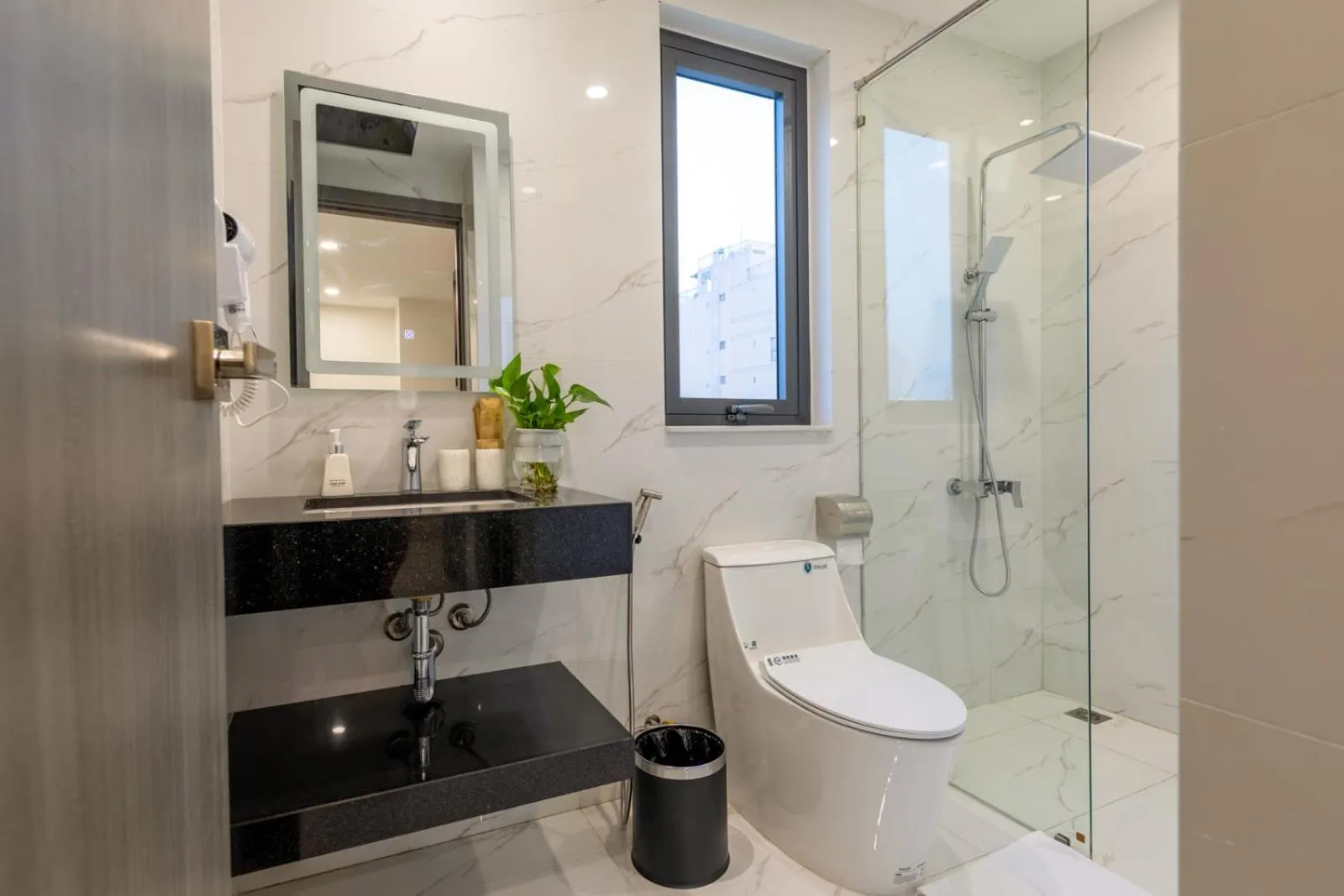 Shower in The Home Hotel & Apartment