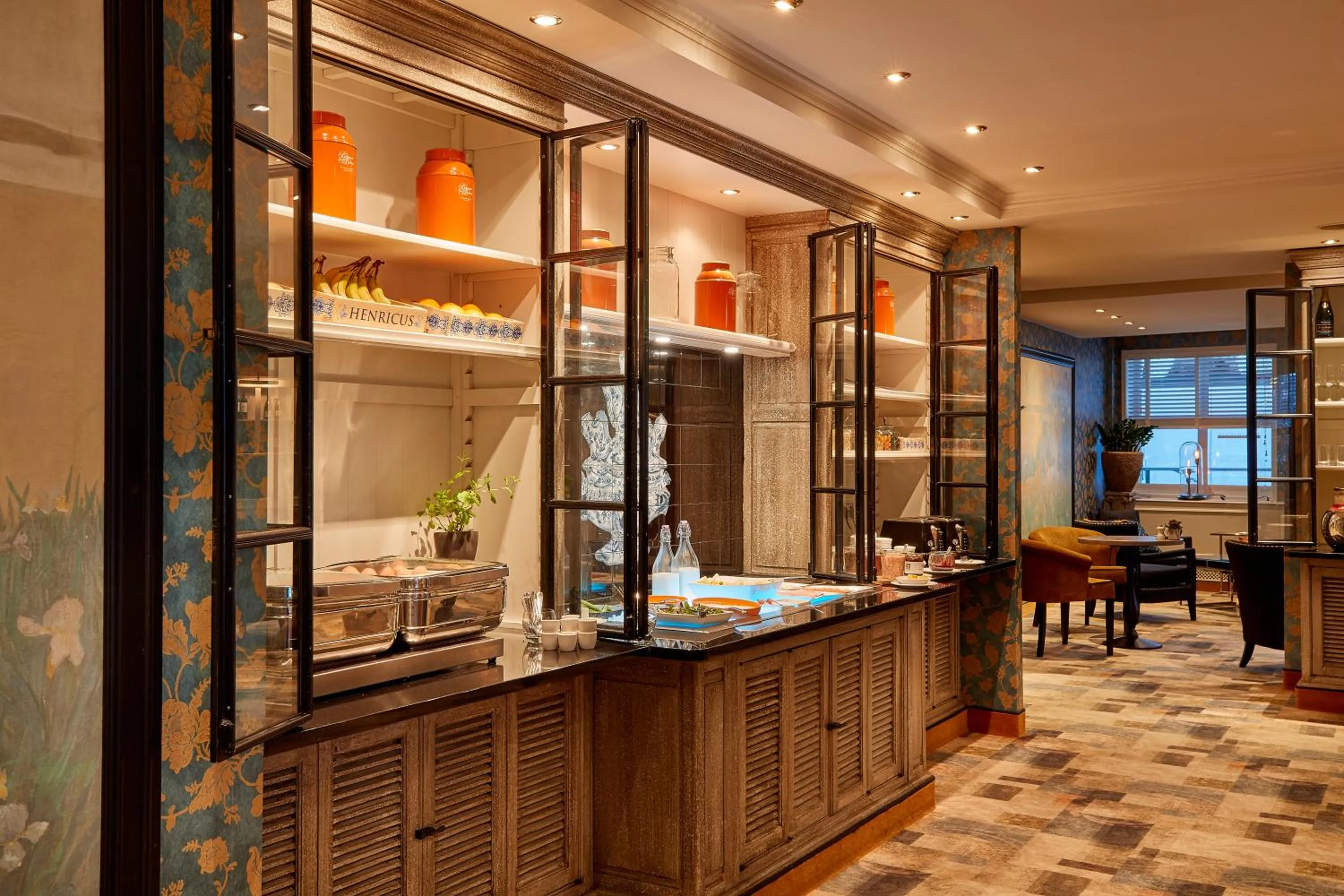 Restaurant/places to eat in Carlton Ambassador