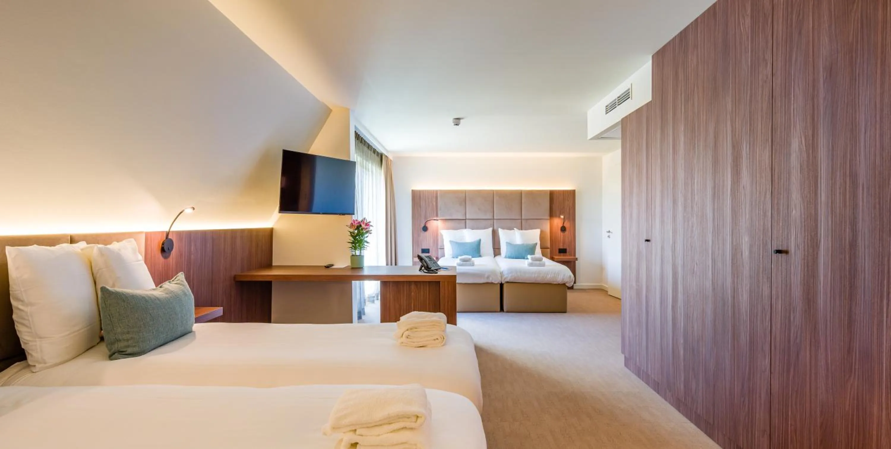 Photo of the whole room, Bed in Dune Hotel Nieuwpoort