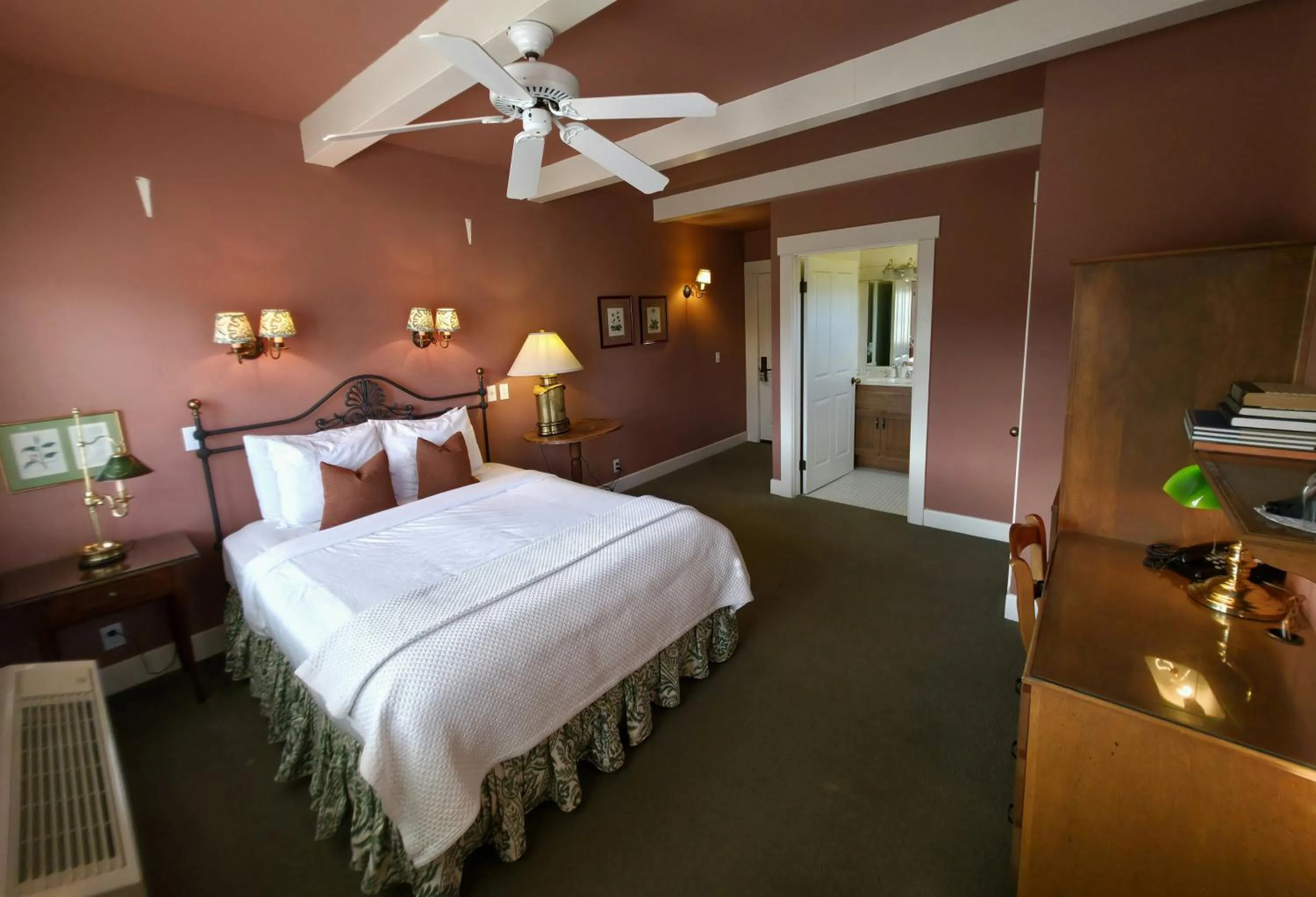 Photo of the whole room, Bed in Orchard Hill