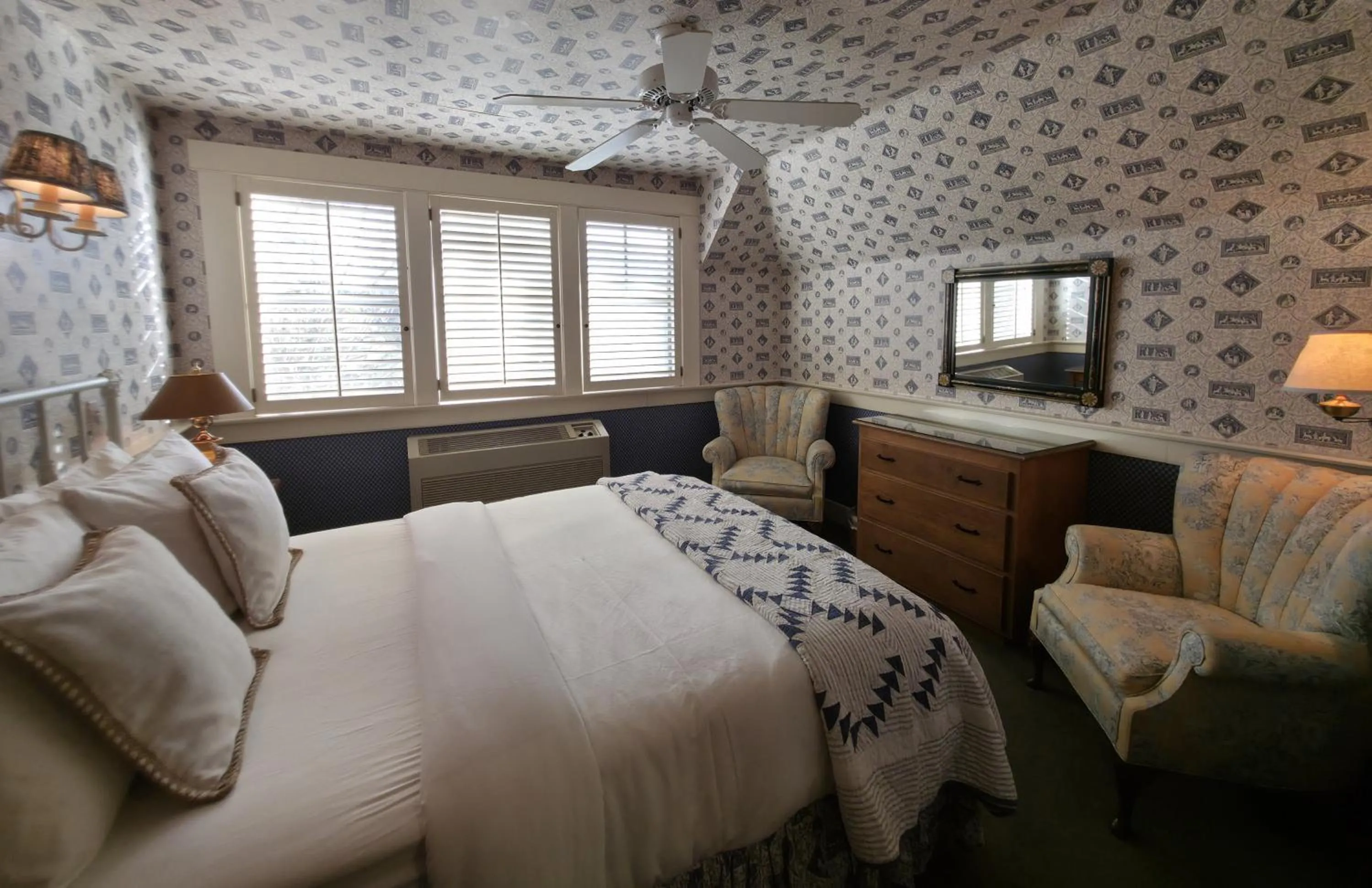 Photo of the whole room, Bed in Orchard Hill