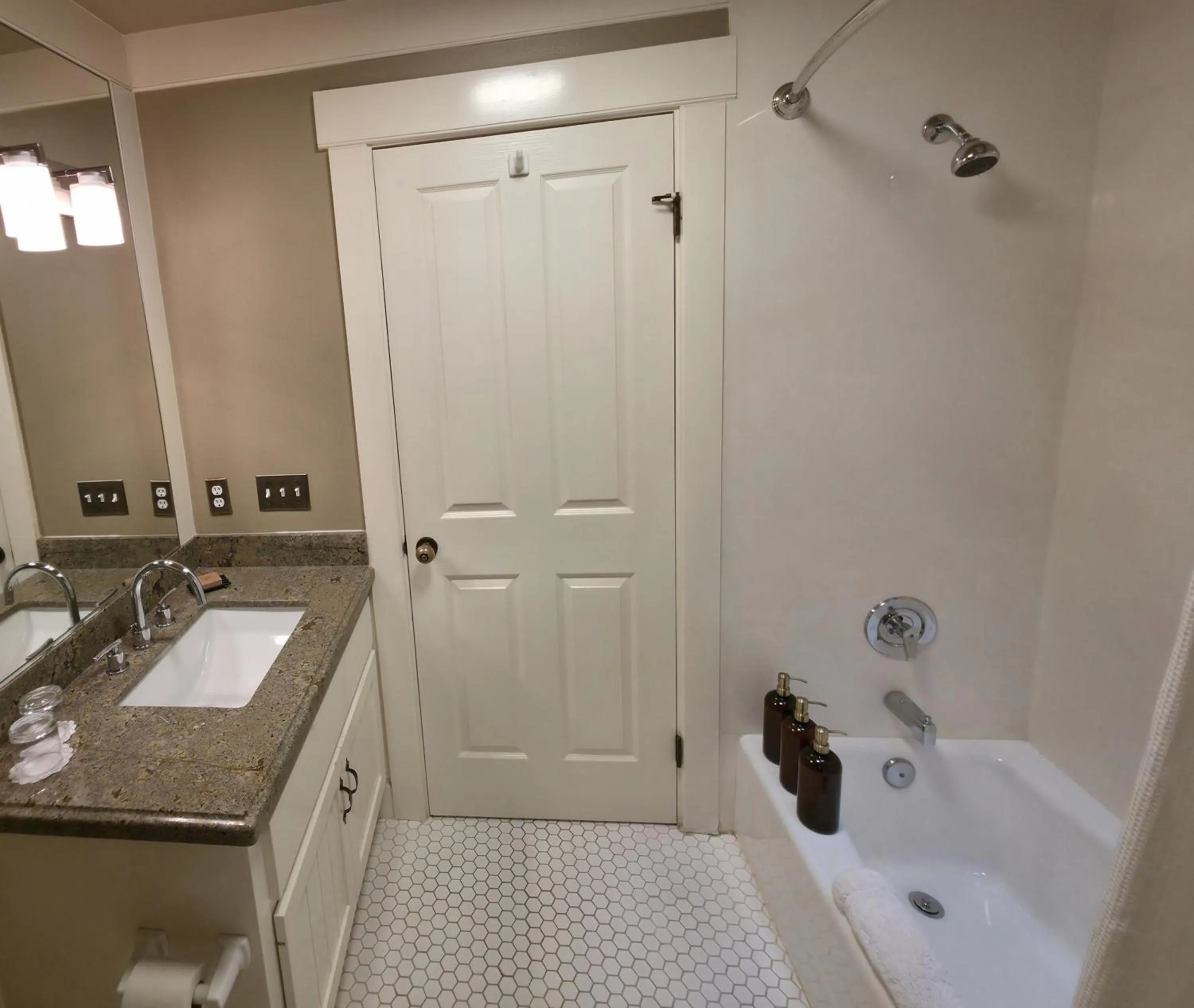 Shower in Orchard Hill