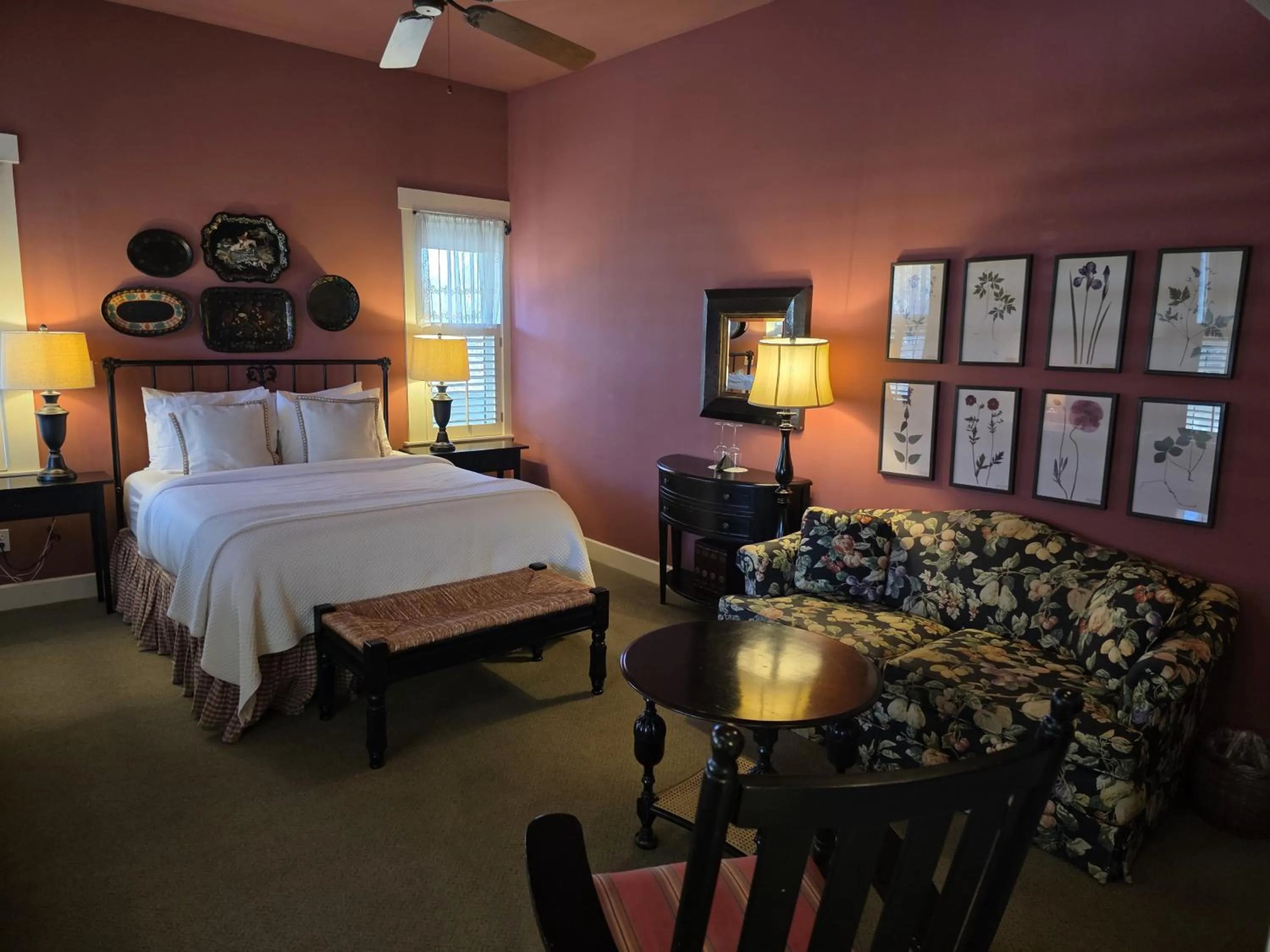 Photo of the whole room, Bed in Orchard Hill