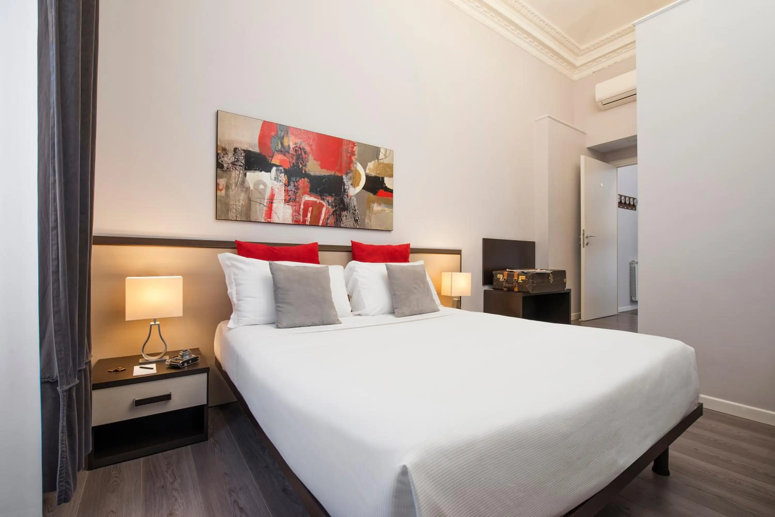 Photo of the whole room, Bed in Arenula Suites