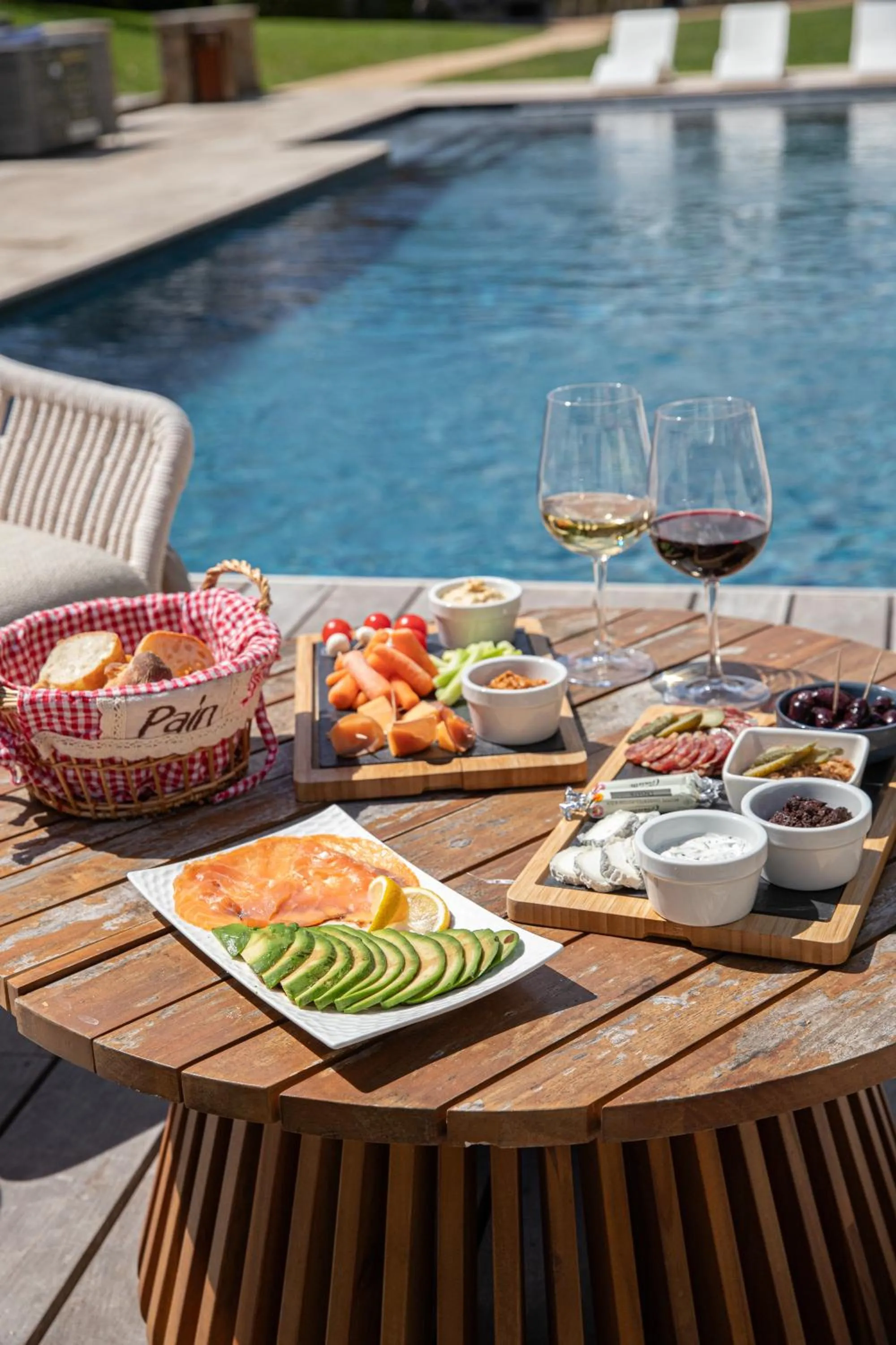 Meals in Domaine de la Commanderie de Ballan