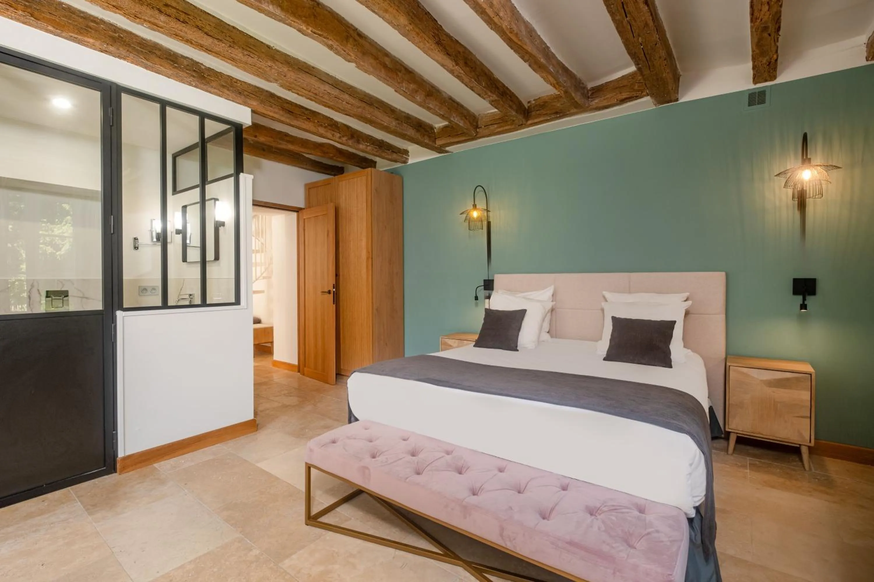 Photo of the whole room, Bed in Domaine de la Commanderie de Ballan