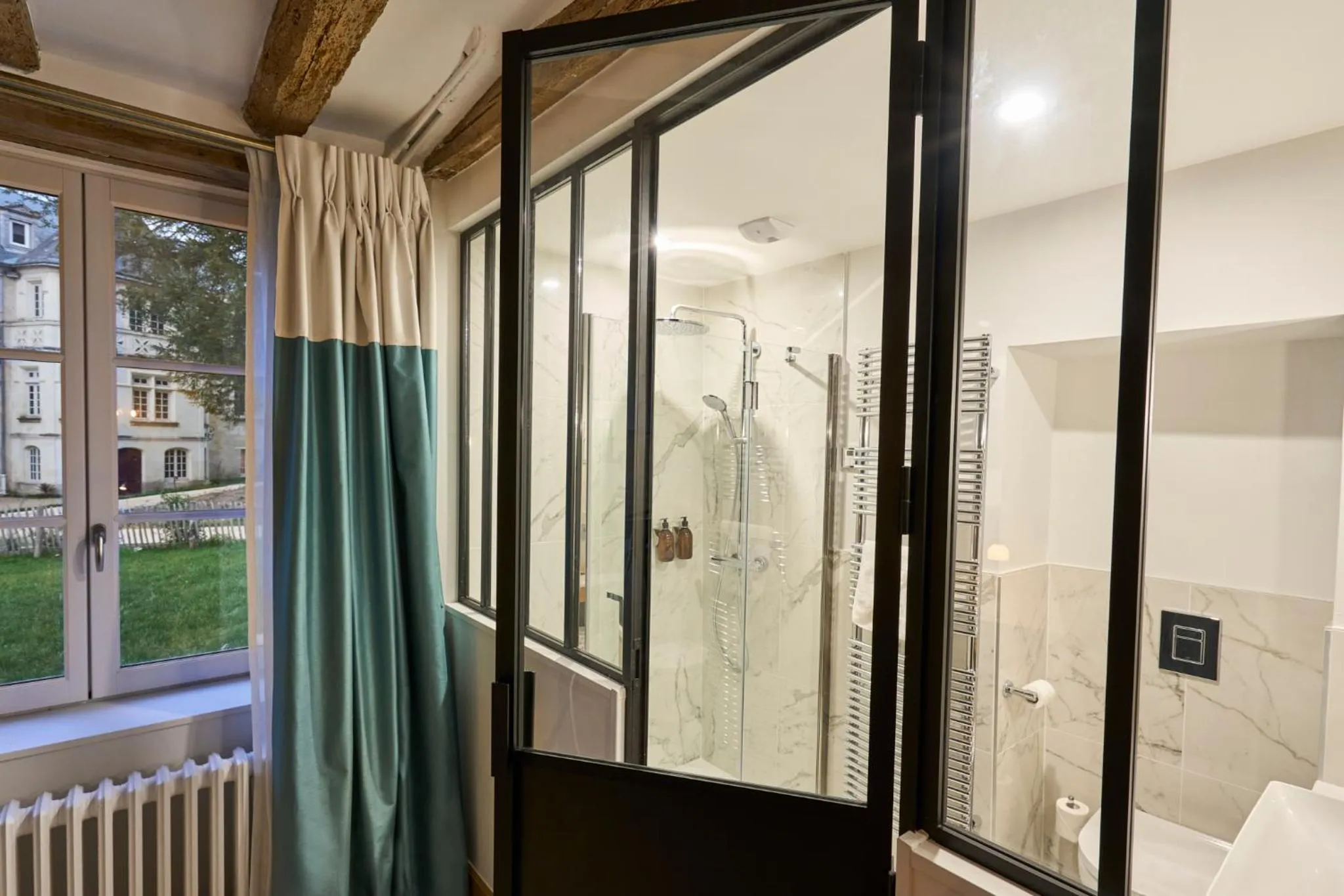 Shower in Domaine de la Commanderie de Ballan