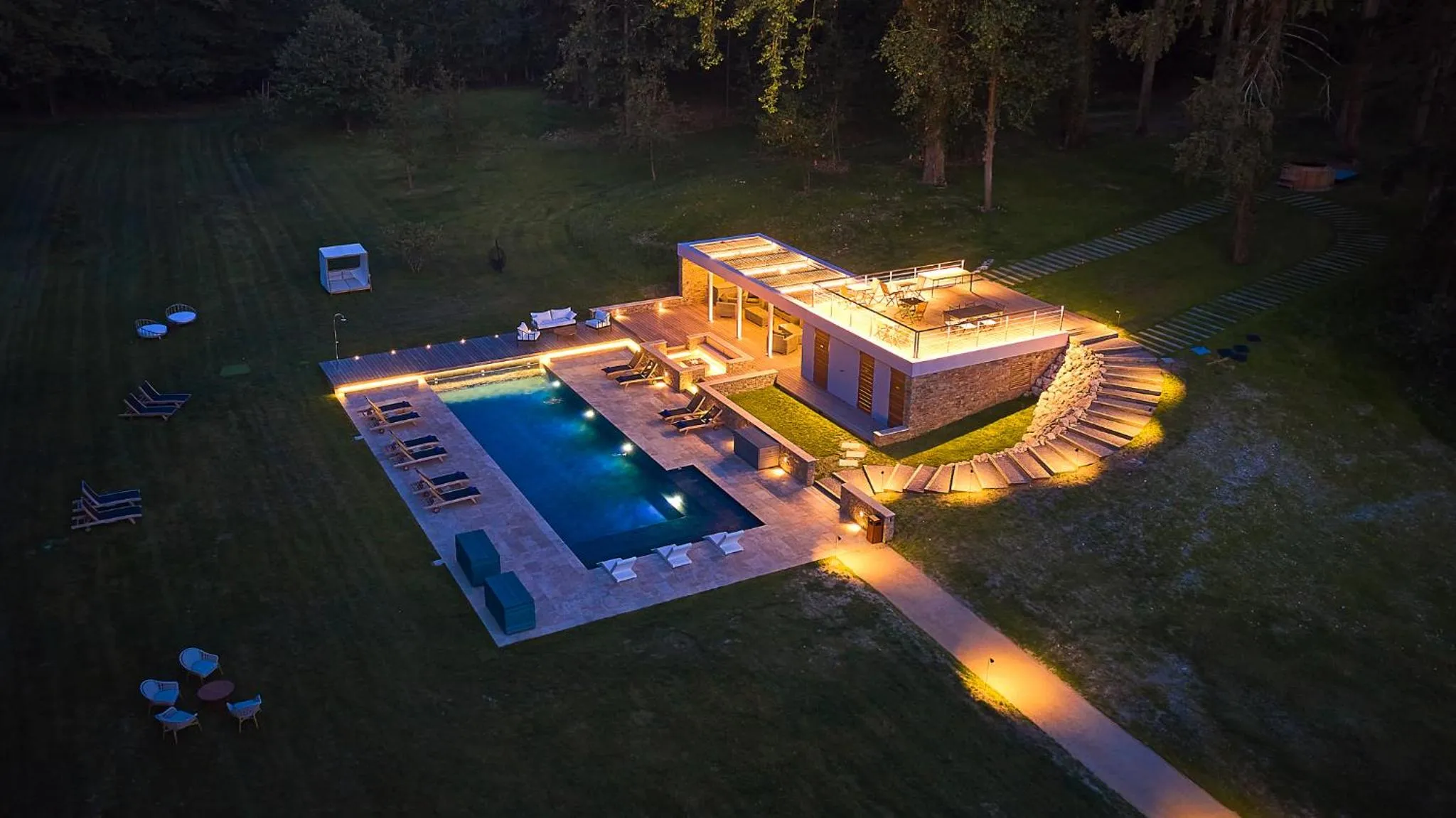 Swimming pool in Domaine de la Commanderie de Ballan