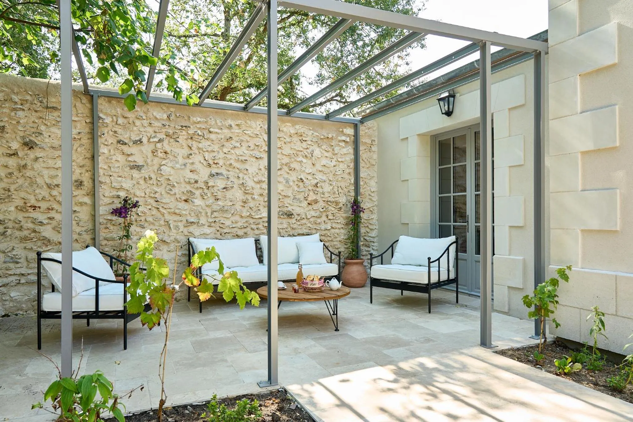 Patio in Domaine de la Commanderie de Ballan