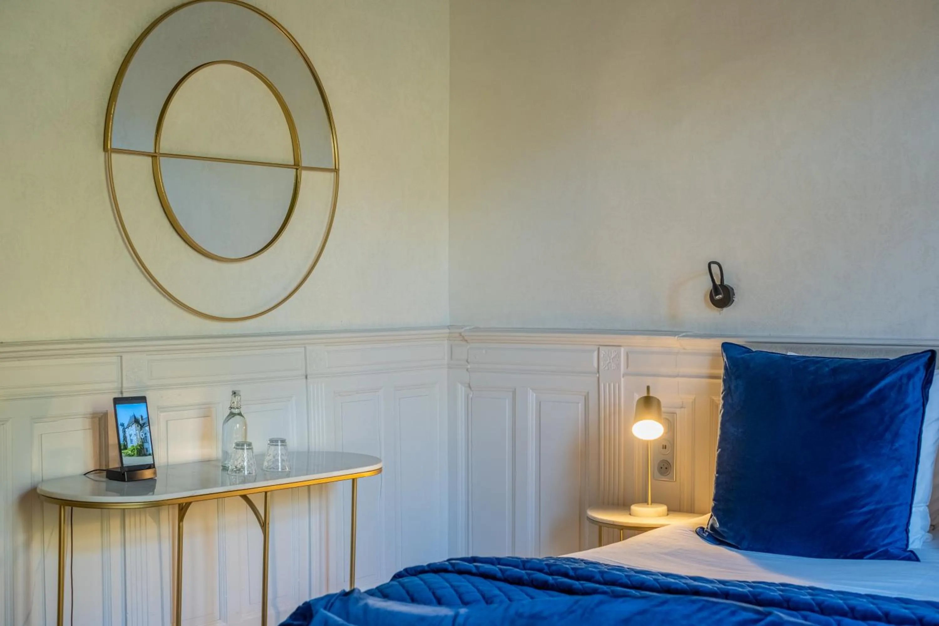 Bedroom, Bed in Domaine de la Commanderie de Ballan