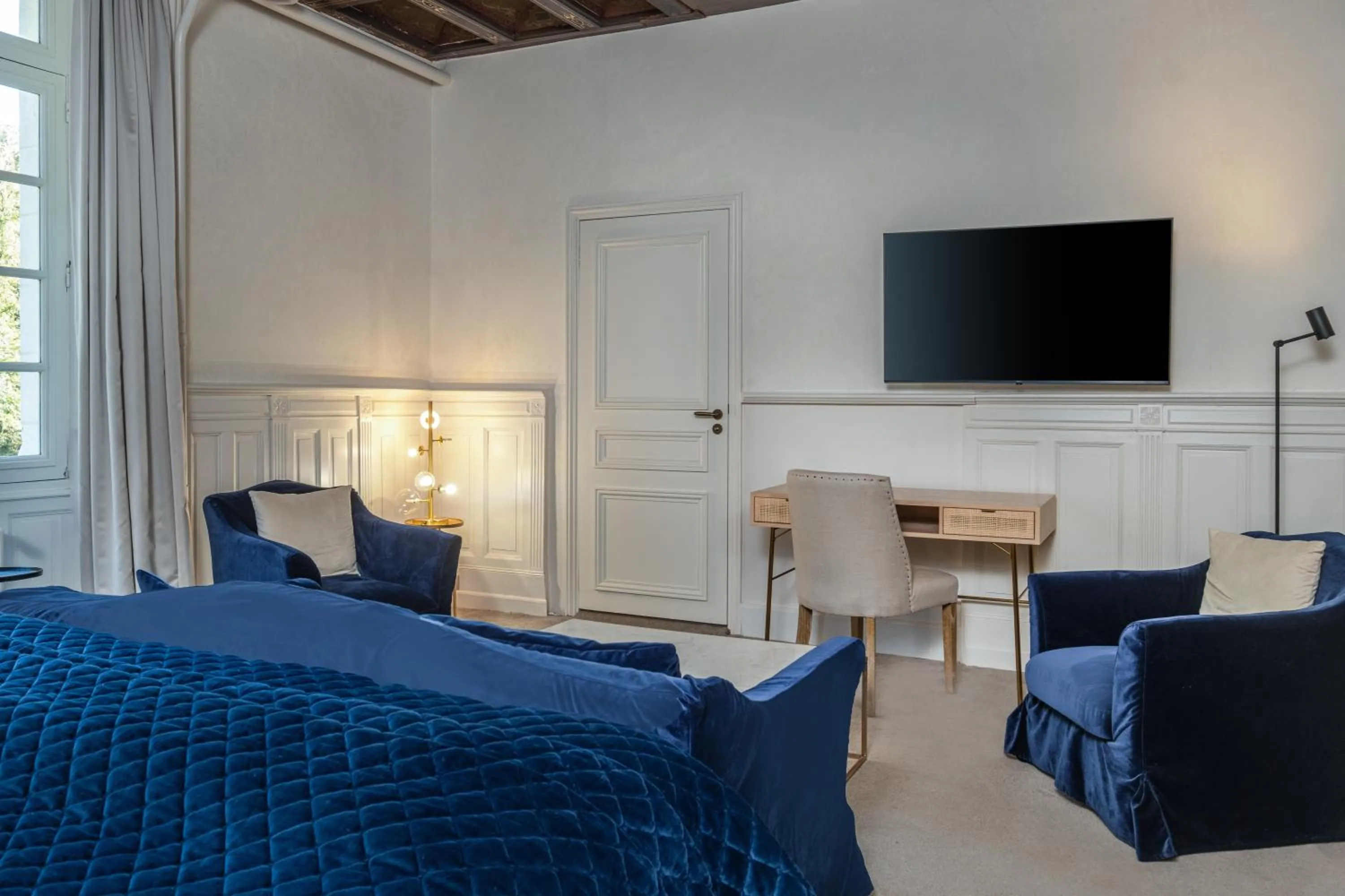 Photo of the whole room, Bed in Domaine de la Commanderie de Ballan